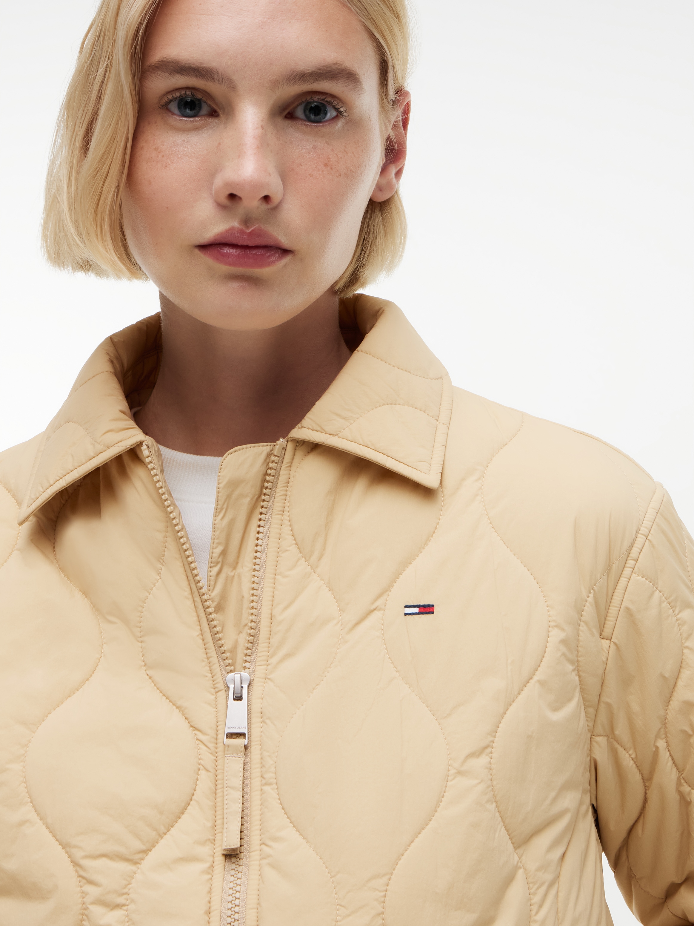 Tommy Jeans Steppjacke »TJW COACH COLLAR QUILTED JACKET« Kunstfaser, Flag-Stickerei