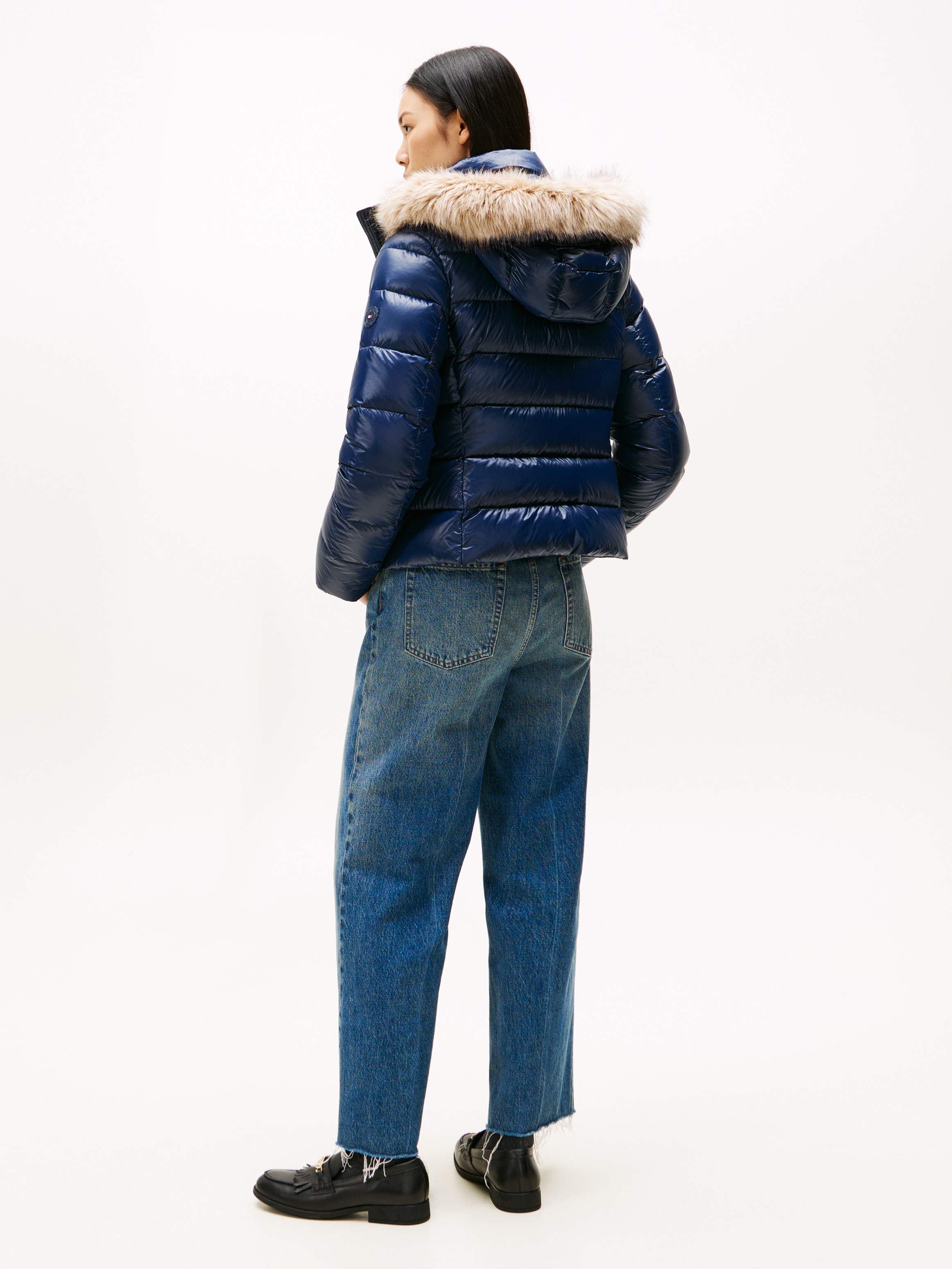 Tommy Hilfiger Steppjacke »GLOSS HW DOWN SLIM JACKET W FUR« in leicht glänzender Optik, mit Fellimitat