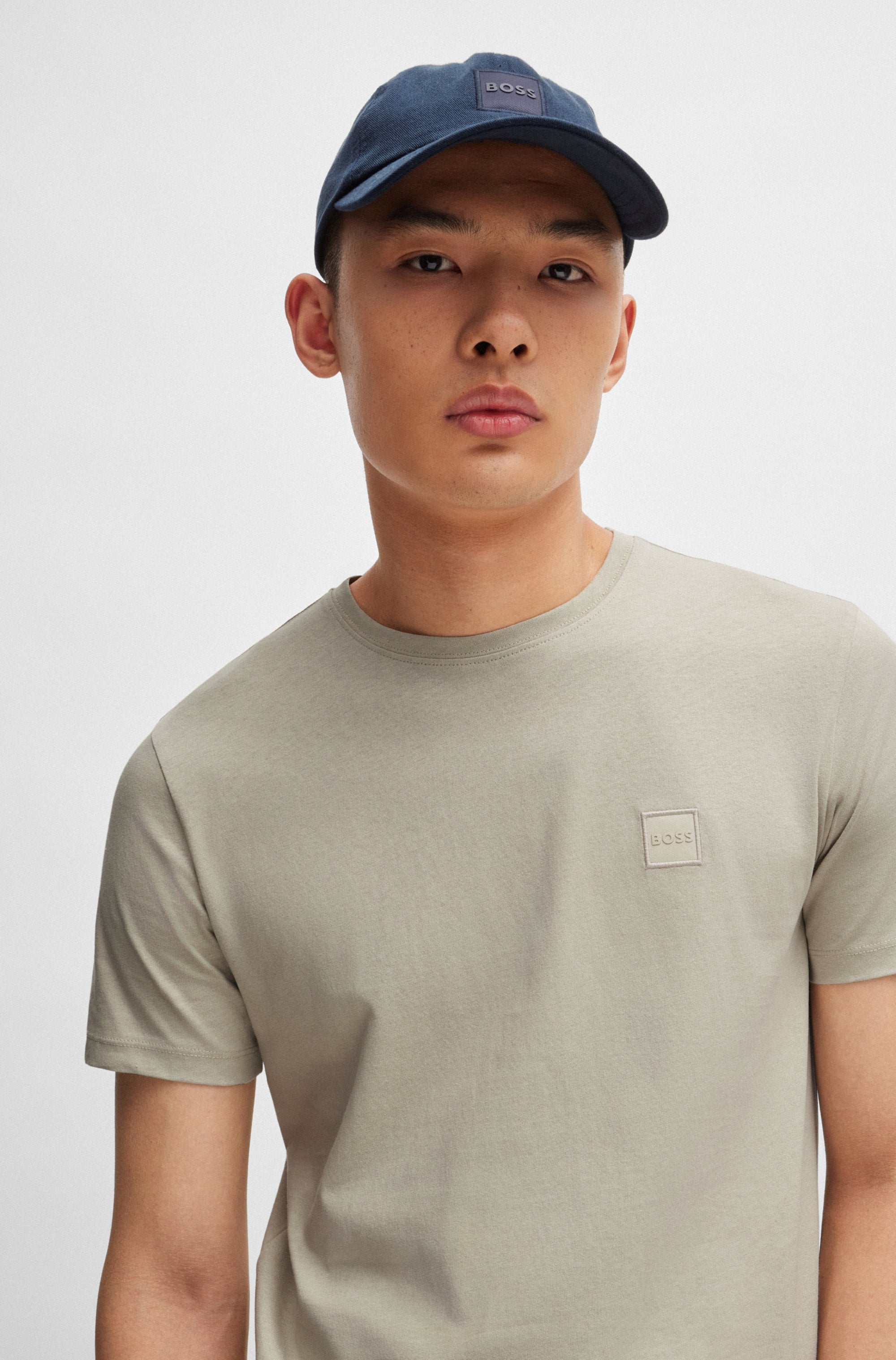 BOSS ORANGE T-Shirt »Tales« mit BOSS Stickerei auf der Brust