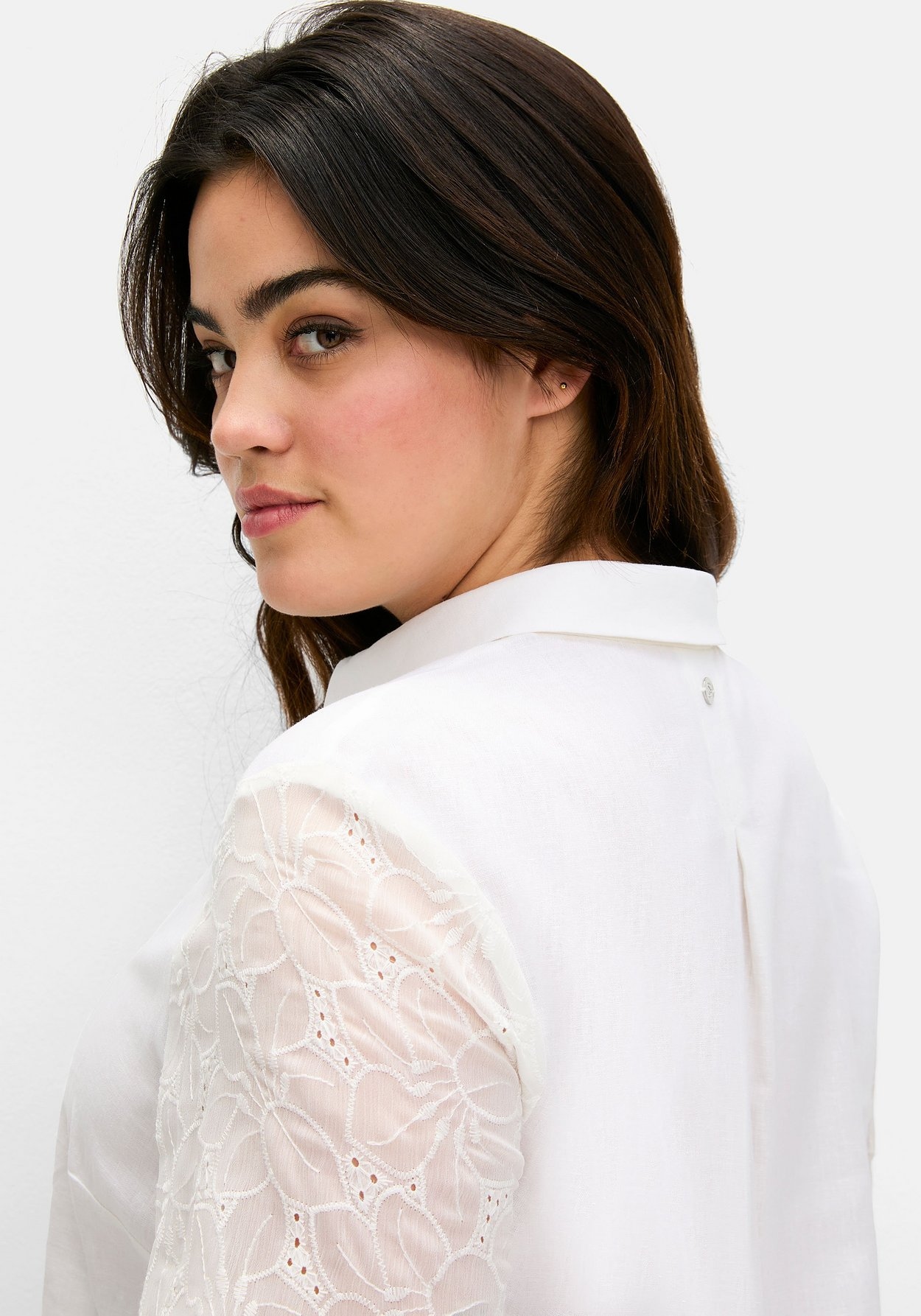 Sheego Hemdbluse »Bluse im Leinen-Mix, mit Ärmeln aus Spitze«