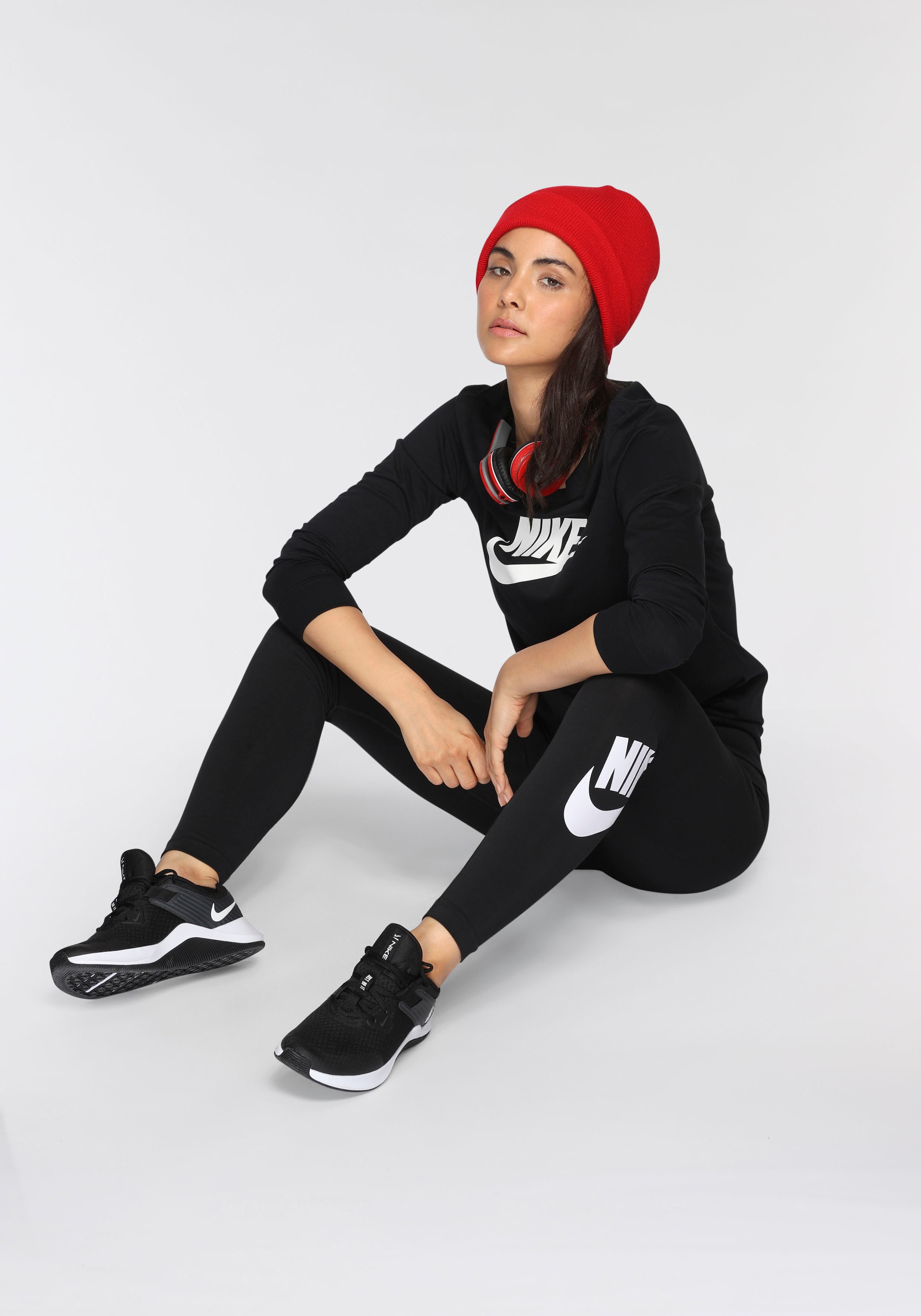 Nike Sportswear Leggings »Essential Women's High-Waisted Graphic Leggings«, Schweißableitende High Waist Sportleggings mit Logo