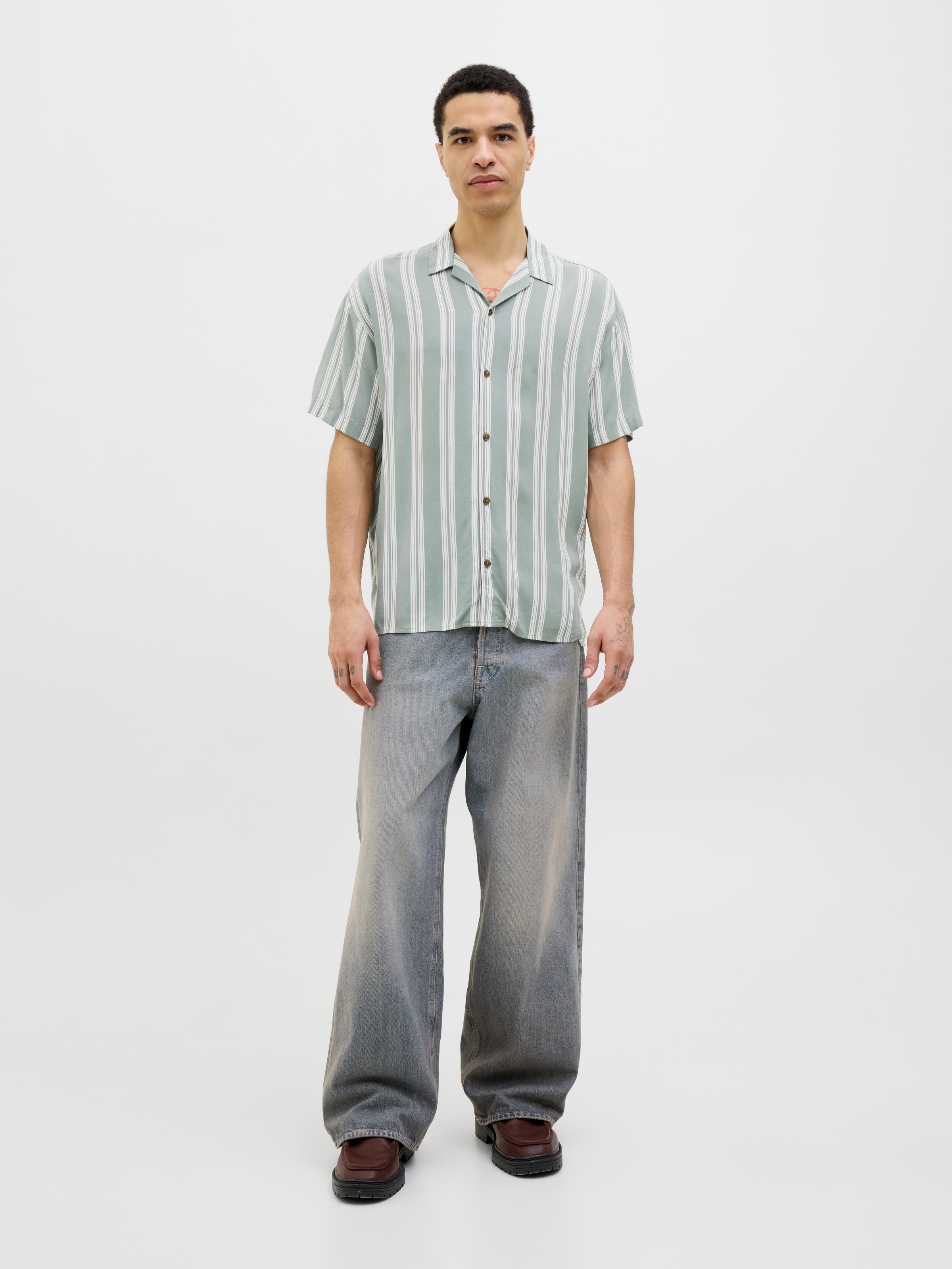 Jack & Jones Kurzarmhemd »JJEJEFF STRIPE RESORT SHIRT SS SN«, mit Streifen Muster