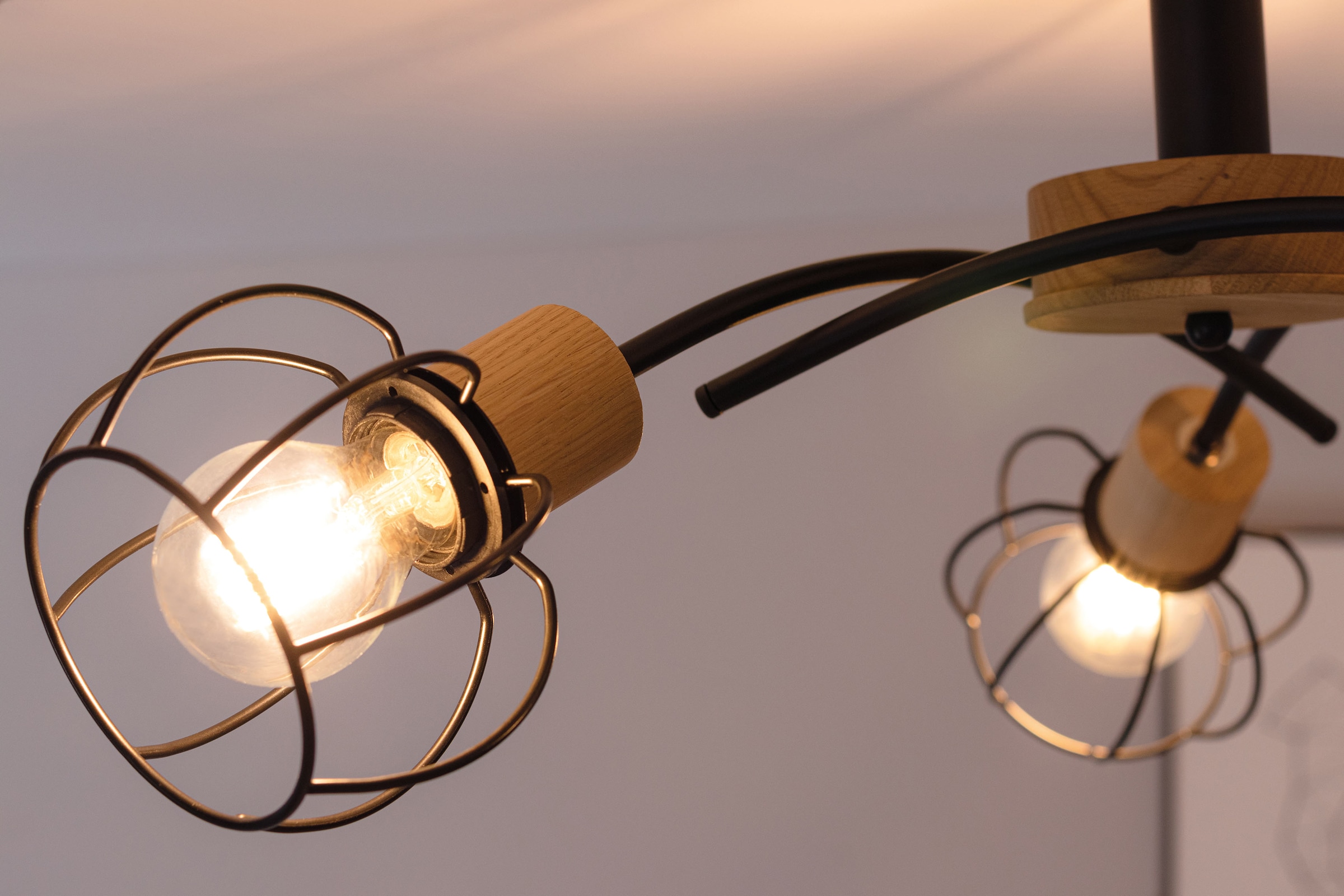 BRITOP LIGHTING Deckenleuchte »Viviane«, 3 flammig, Leuchtmittel E27 | ohne Leuchtmittel-Leuchtmittel wechselbar, Dekorative Leuchte aus Eichenholz, FSC® Zertifiziert, mit Drahtschirm