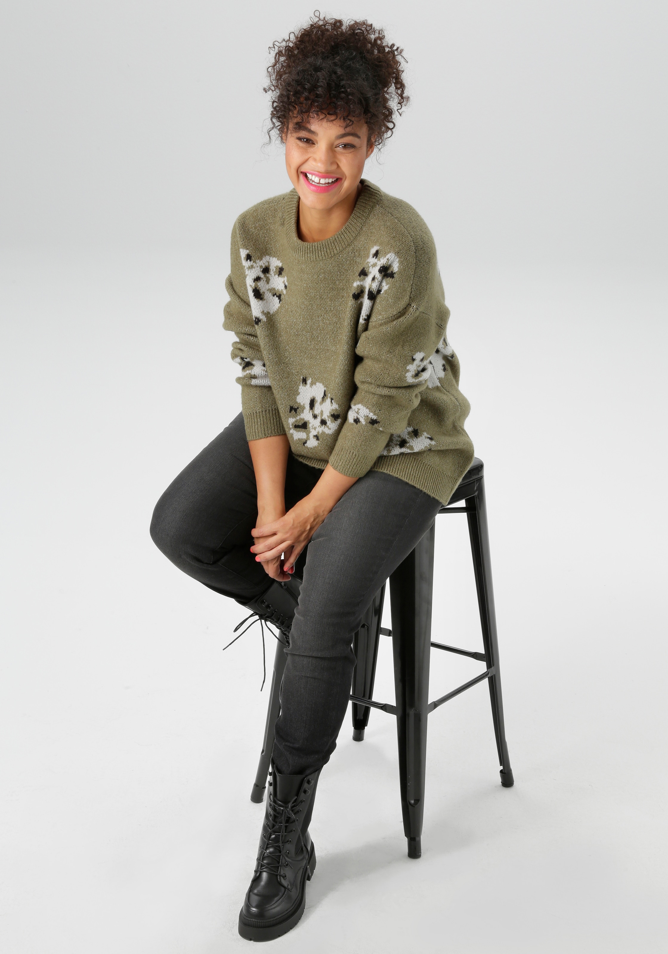 Aniston PLUS Strickpullover, mit eingestrickten Herzchen in Animalprint