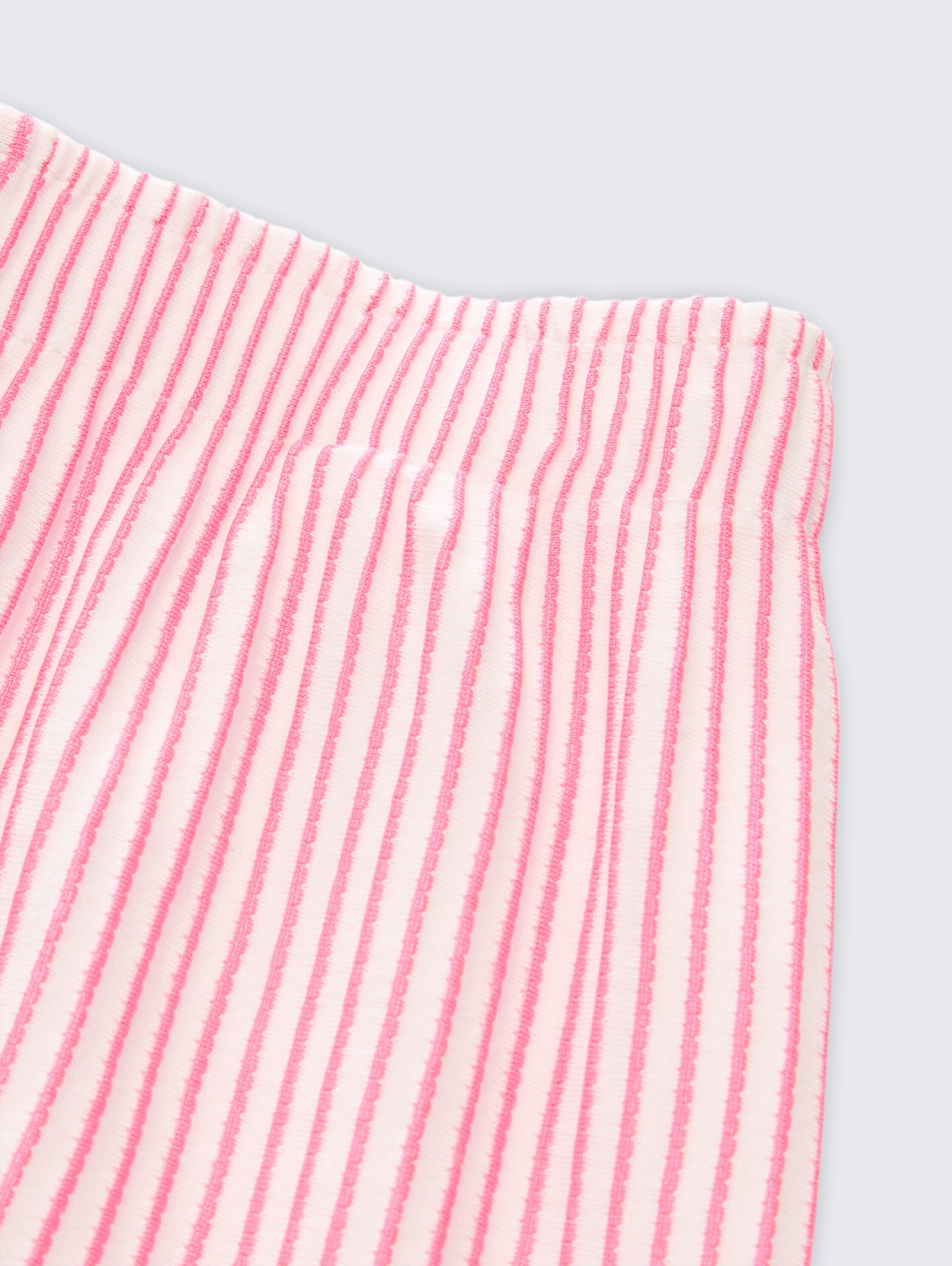 TOM TAILOR Relaxshorts  mit gestreiftem Allover-Druck, leichtes und atmungsaktives Material