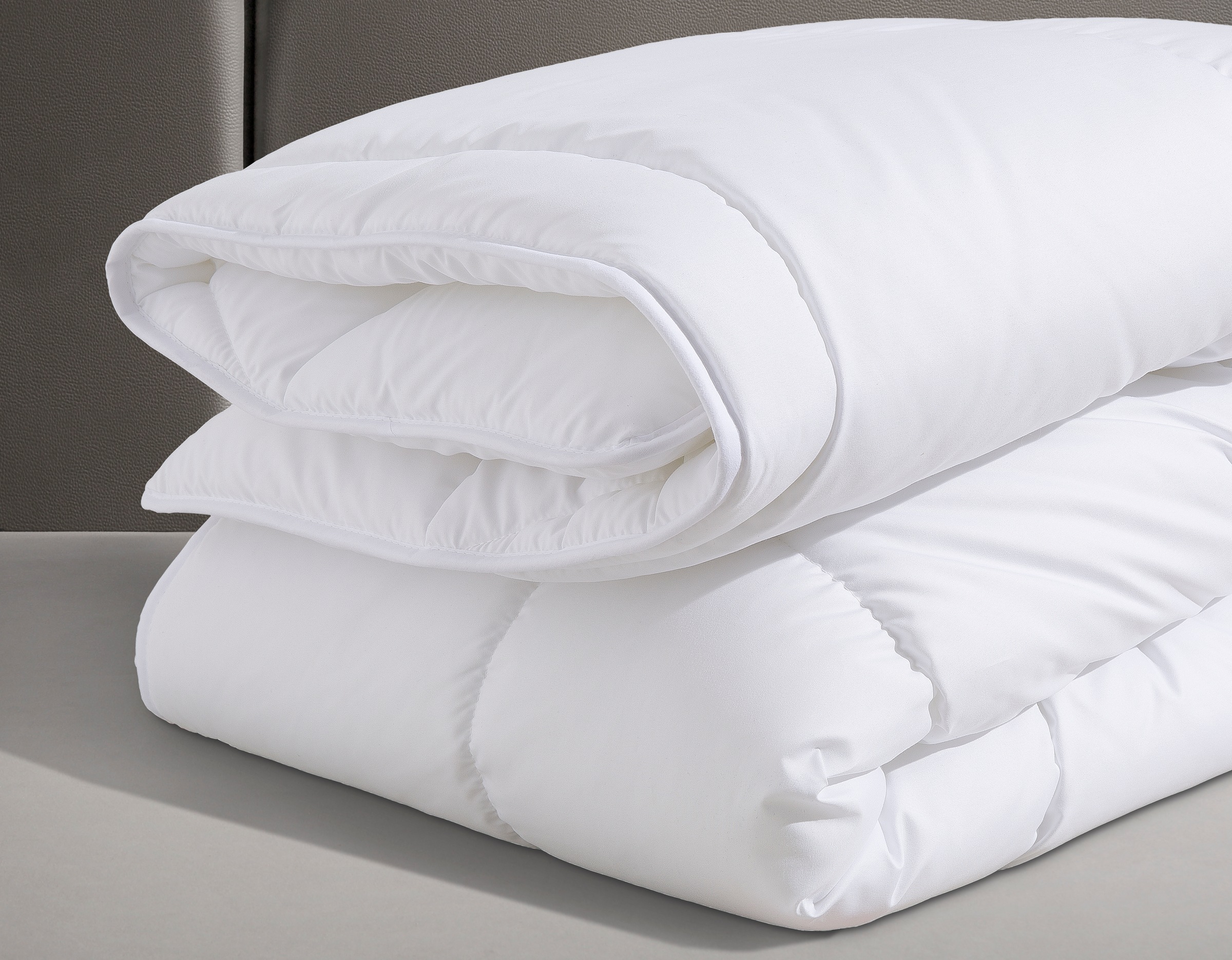 OTTO products Kunstfaserbettdecke »Ellita, Bettdecke in 135x200 cm und weiteren Größen erhältlich«, warm, Füllung Polyester, Bezug Polyester, (1 St.), Unterstütze beim Kauf den Ozean, durch Verwendung recycelter Fasern