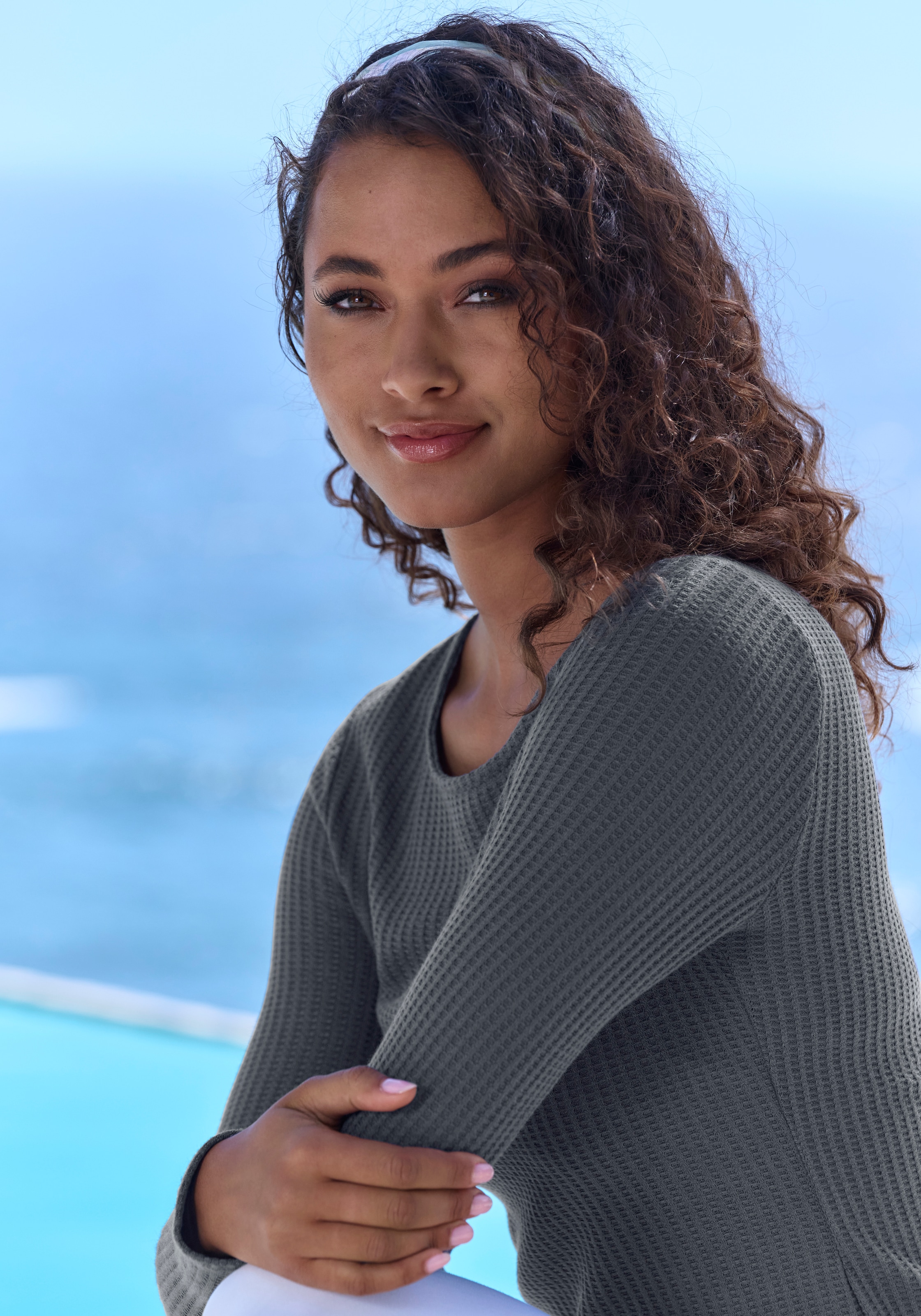 LASCANA Langarmshirt »in modischer Piqué-Optik«, aus weicher Qualität mit Viskose