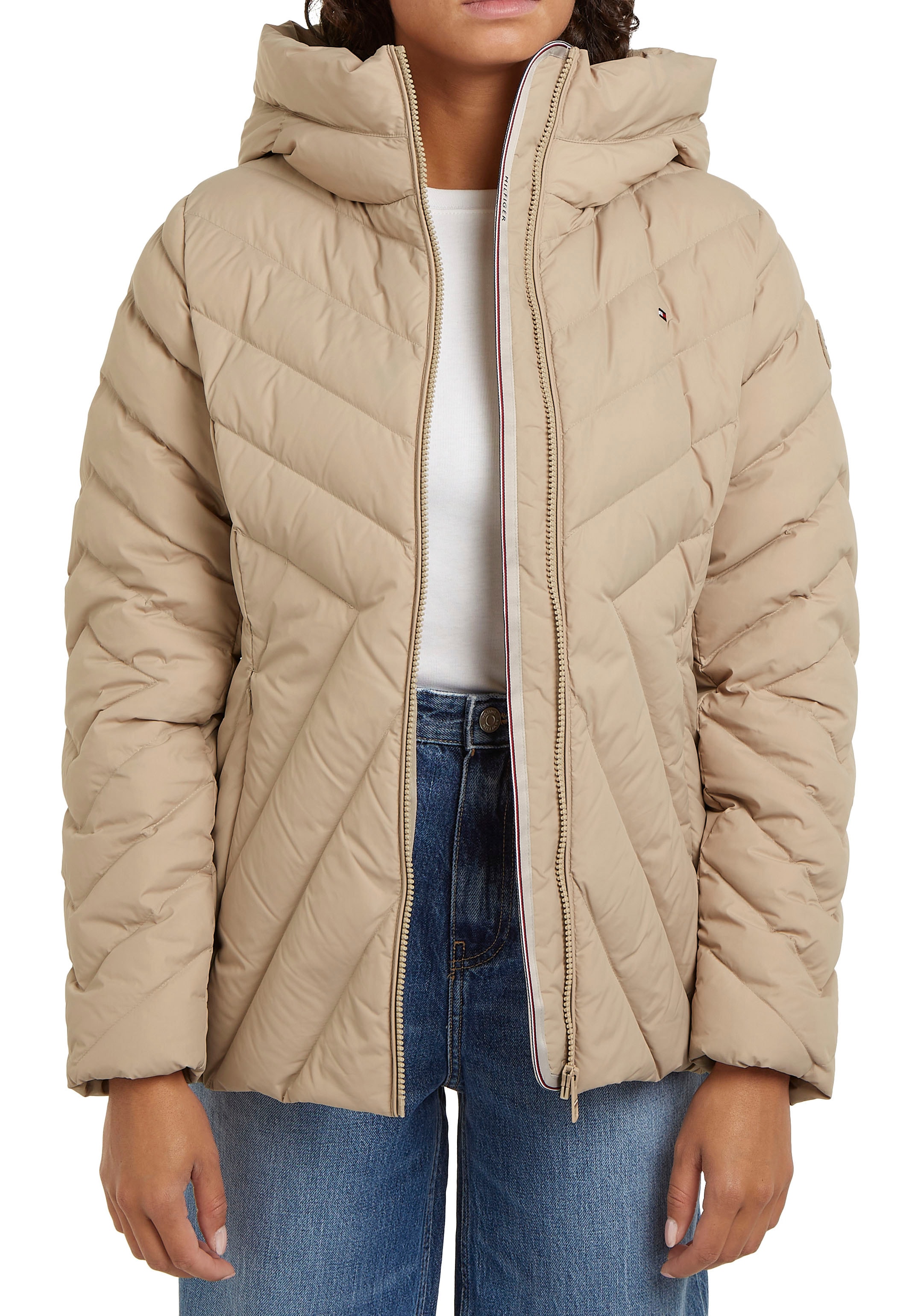 Tommy Hilfiger Steppjacke »CHEVRON MW PADDED JACKET«, mit Kapuze, mit mittelstarker Wattierung und Tommy Hilfiger Markenlabel