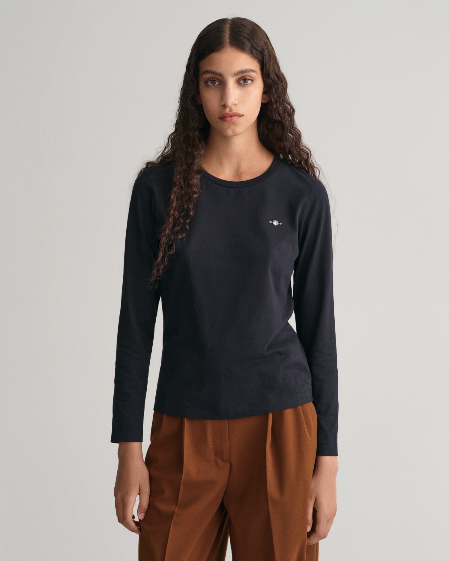 Gant Langarmshirt »REG SHIELD LS T-SHIRT« kleine Logostickerei auf der Brust