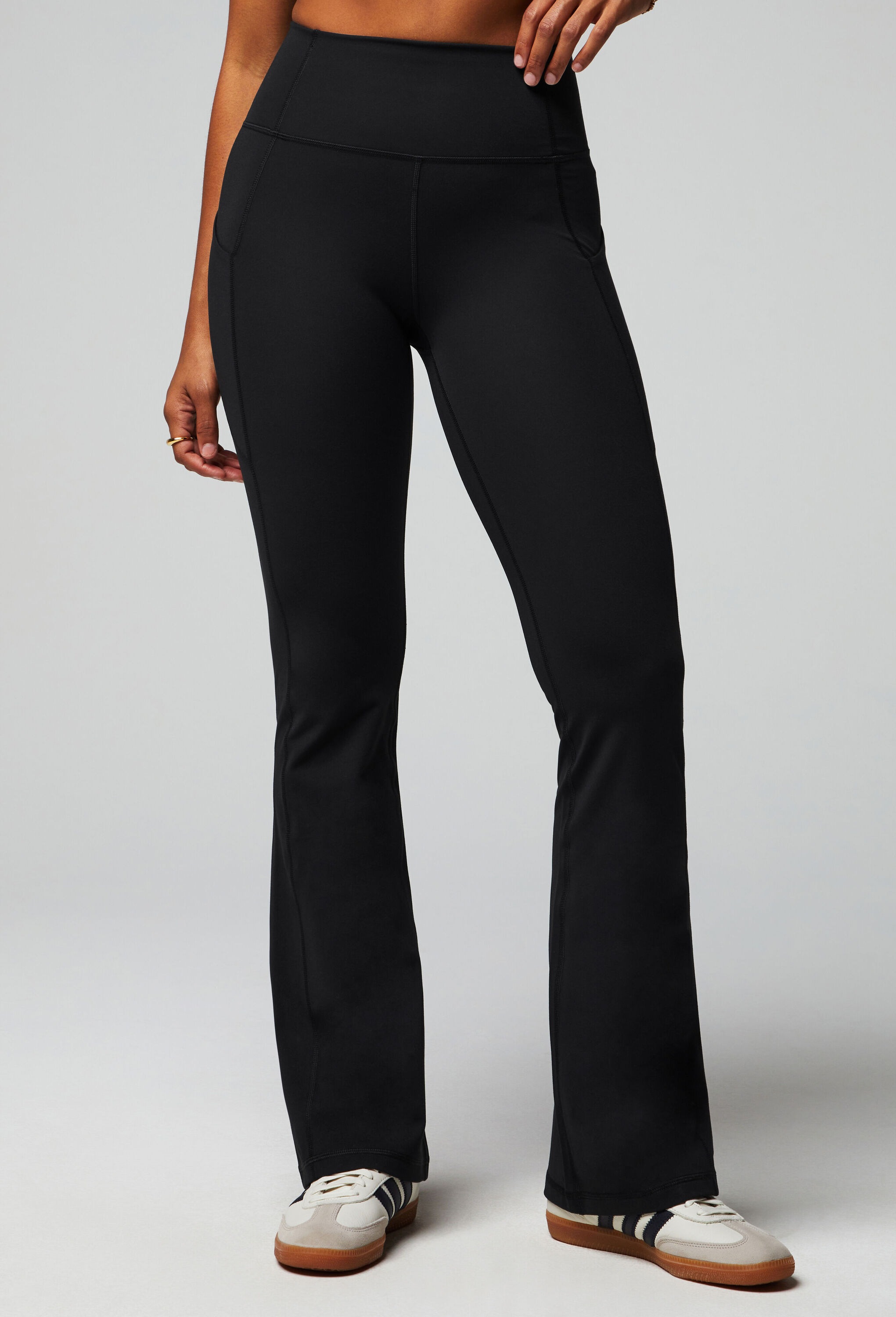Fabletics Trainingshose »Fabletics Trainingshose Oasis Pureluxe High-Waisted«  aus blickdichtem Stoff und mit mittlerer Kompression