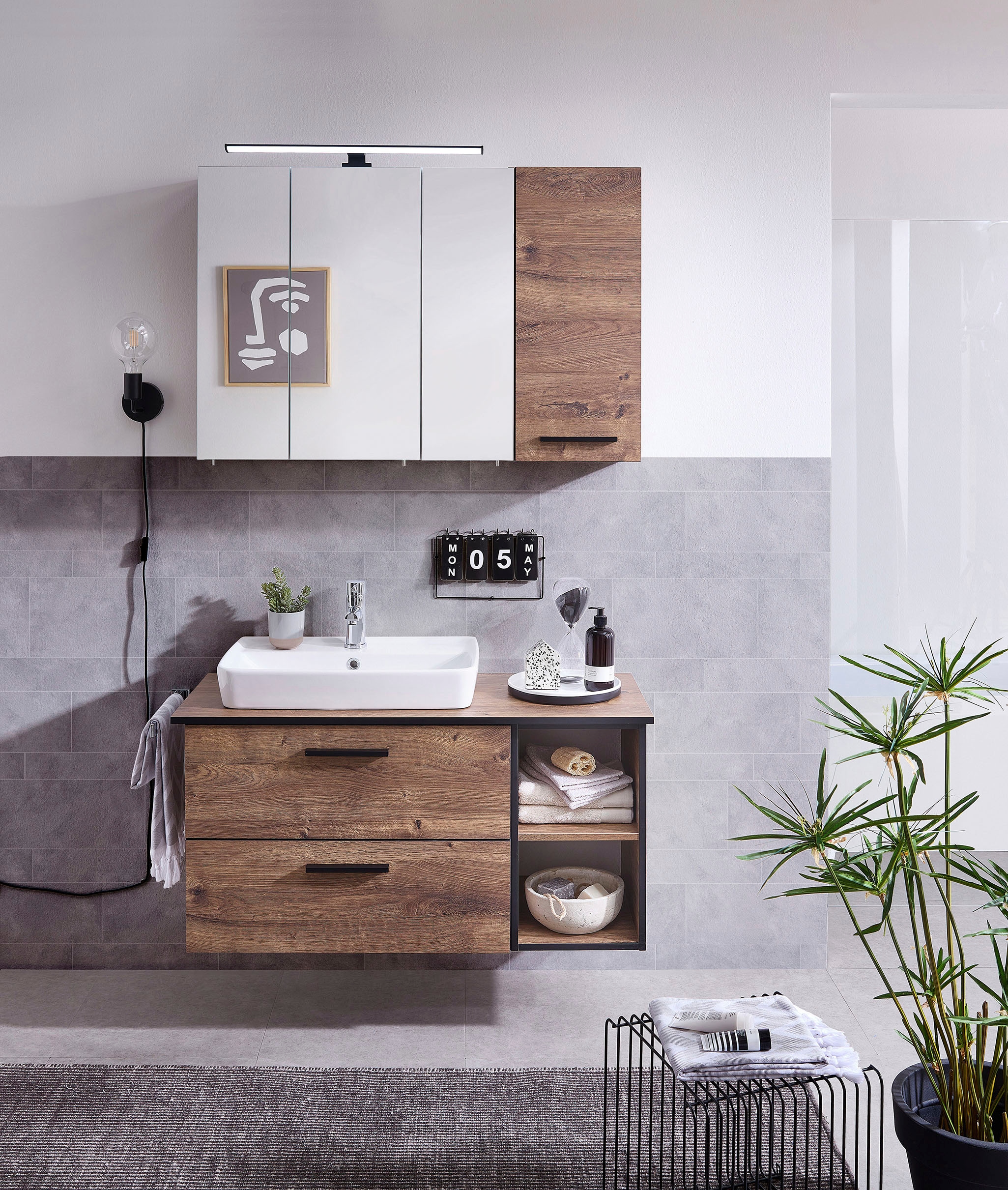 Saphir Spiegelschrank »Quickset 374 Badschrank, 3 Spiegeltüren, 6 Einlegeböden, 75 cm breit«, inkl. LED-Beleuchtung, Türdämpfer, Schalter-/Steckdosenkombination