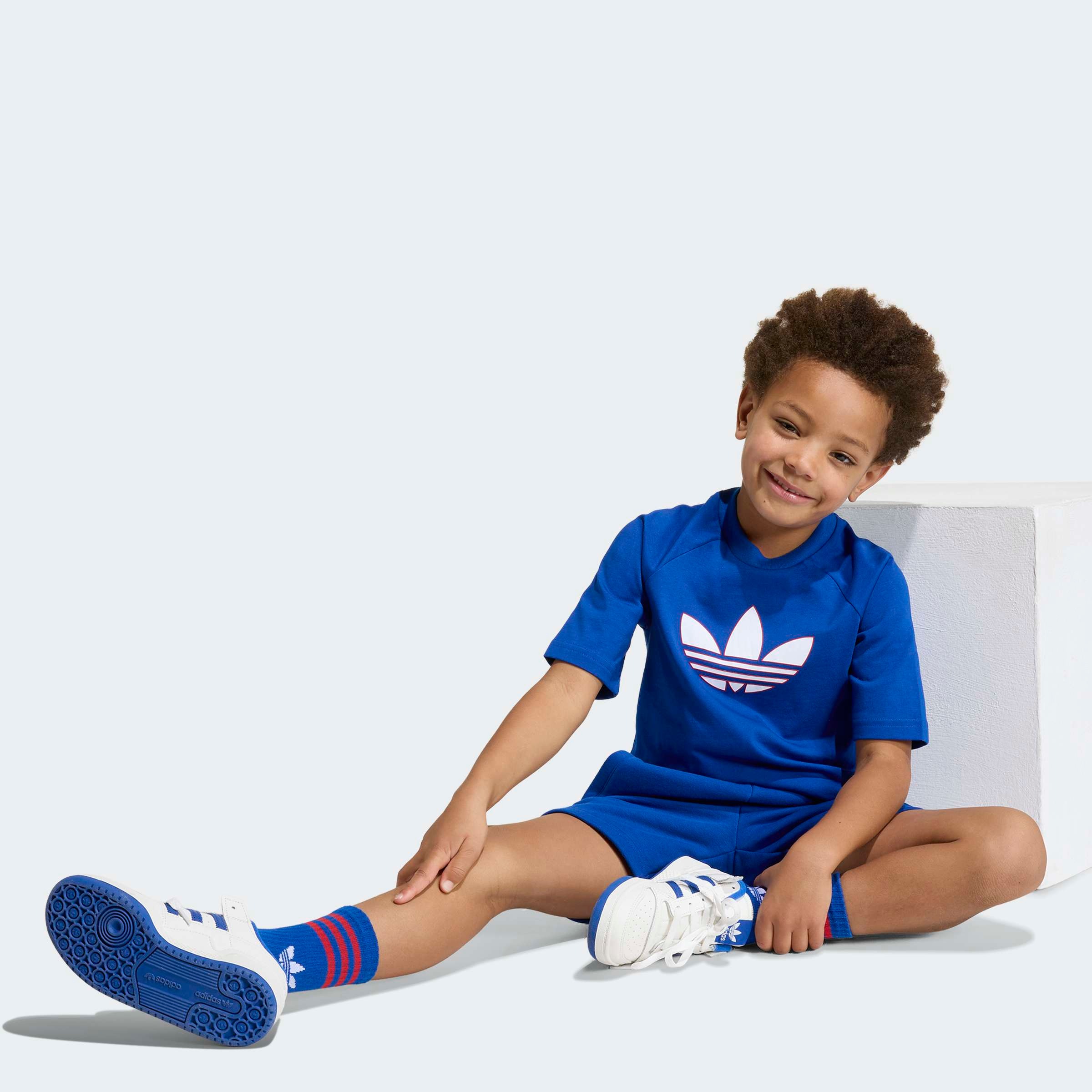 adidas Originals Trainingsanzug »LOCKERES KURZES -SET MIT TREFOIL« 2 tlg.