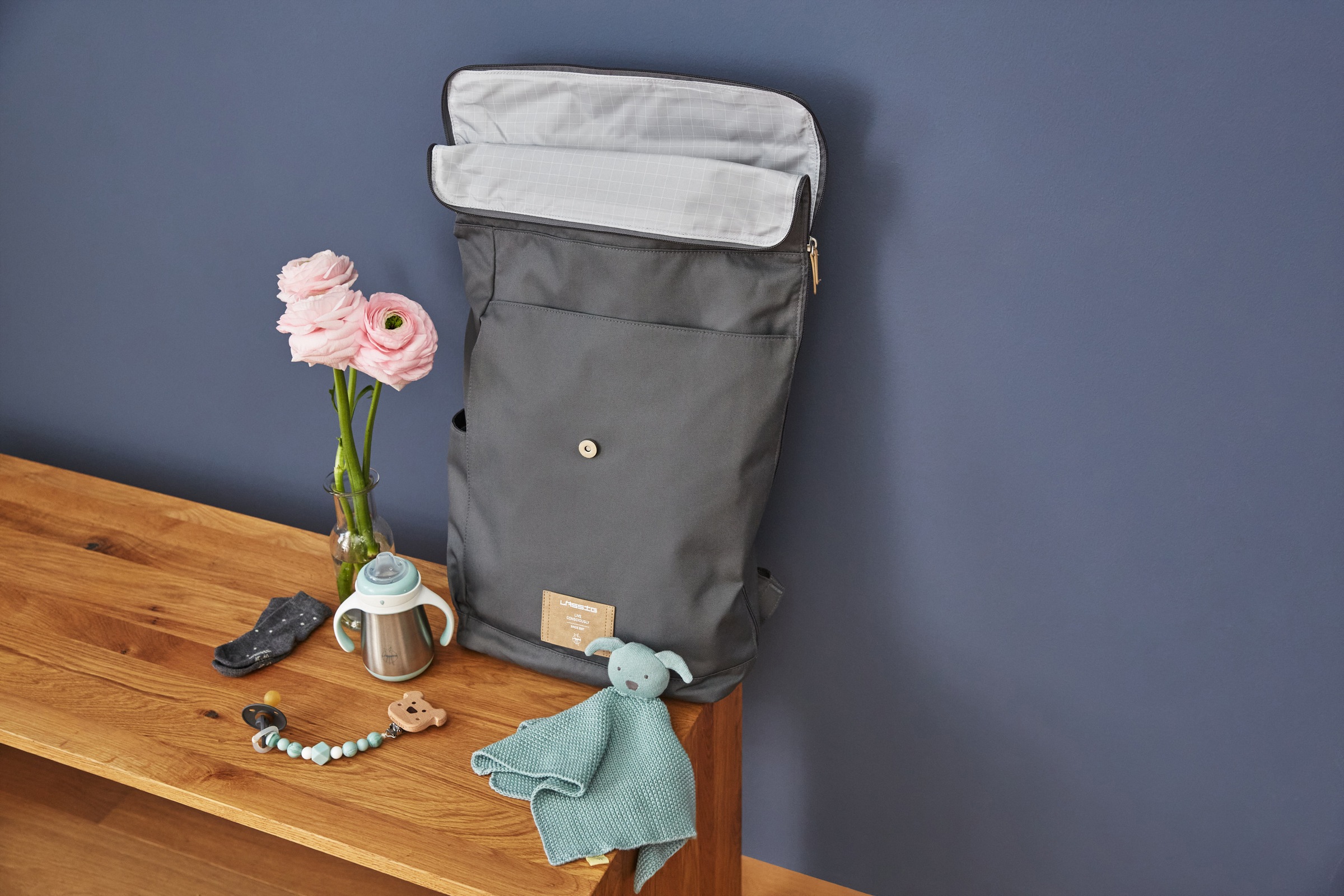 LÄSSIG Wickelrucksack »Green Label, Rolltop, anthracite«, PETA-approved vegan; zum Teil aus recyceltem Material