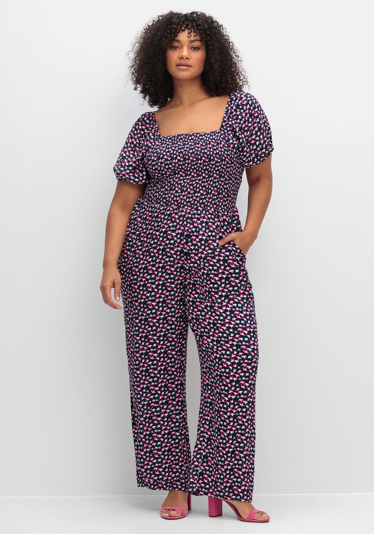 Jumpsuit »Overall mit Minimalprint, aus Viskose«, mit Minimalprint, aus Viskose