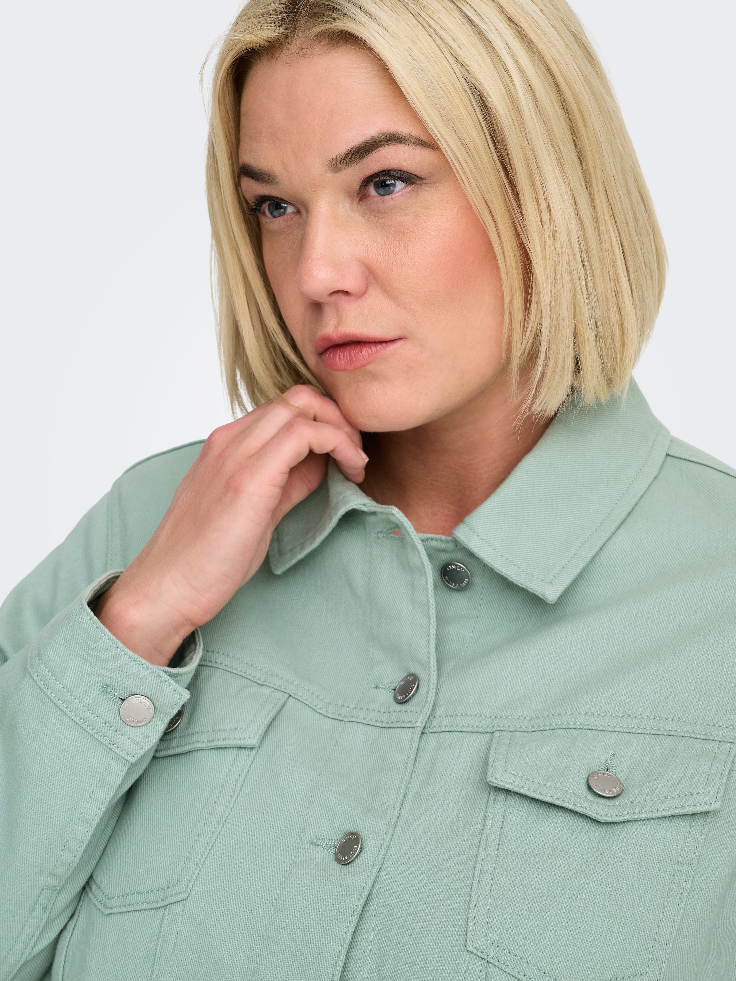 ONLY CARMAKOMA Jeansjacke »CARTIA L/S COLORED JACKET CC PNT«