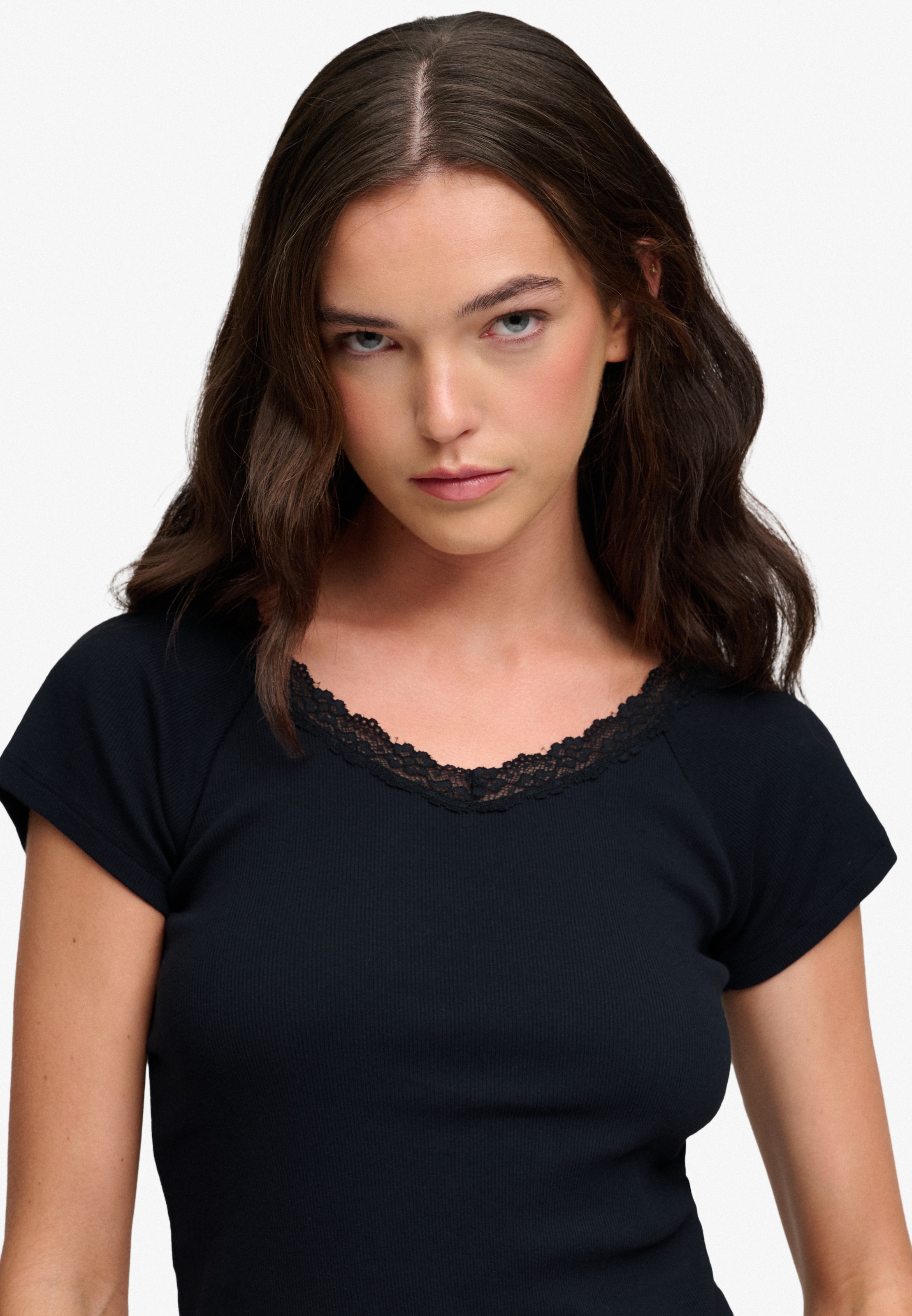 Superdry V-Shirt »ATH ESS LACE TRIM V TEE« mit Spitze