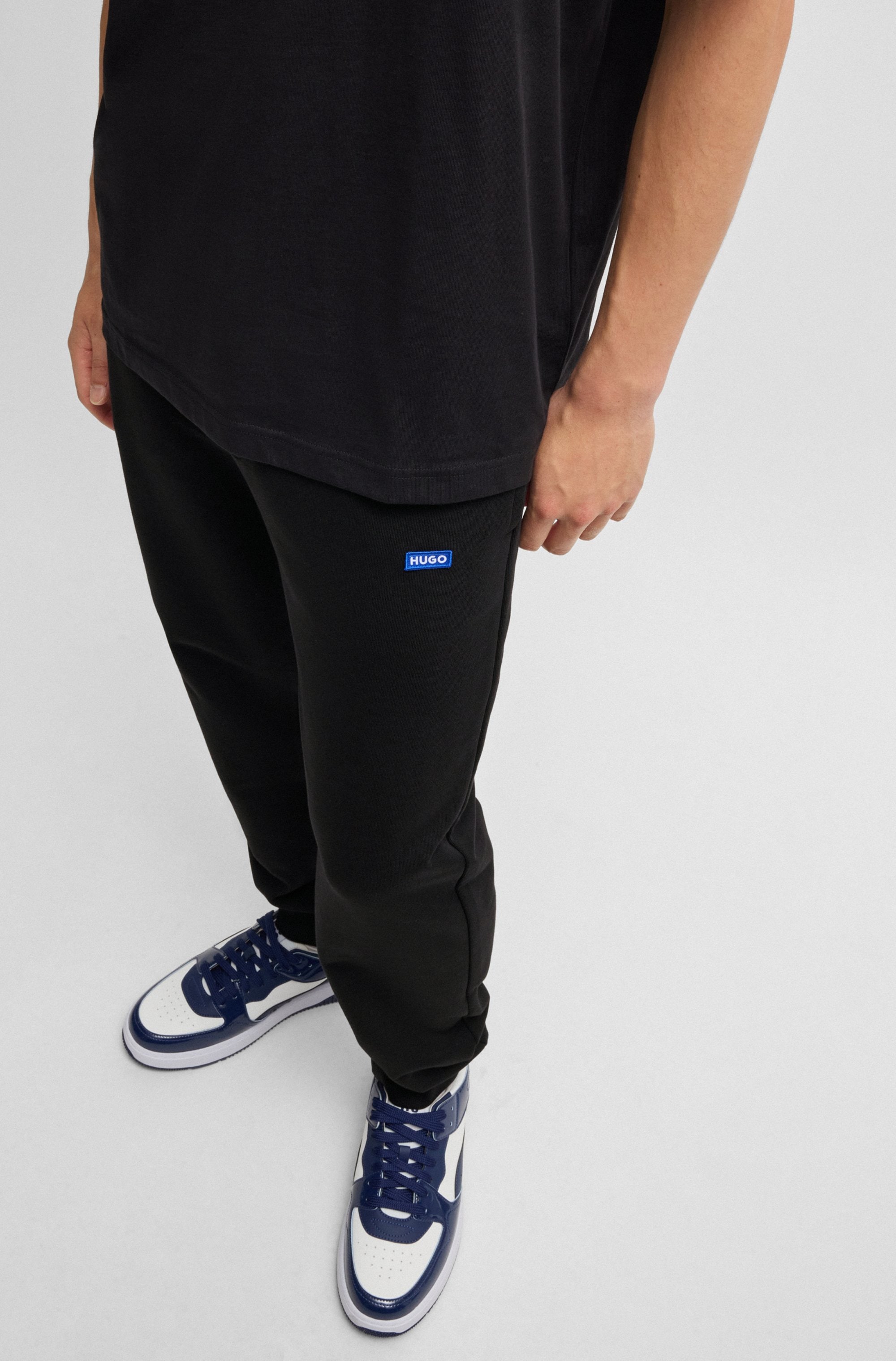 HUGO Blue Jogginghose »Napin«, mit kleinem Logo-Patch
