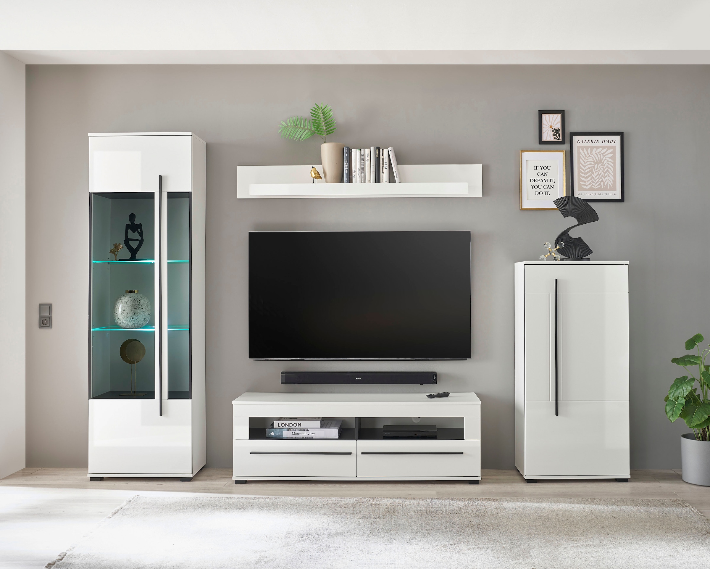 INOSIGN Vitrine »Cantara, Vitrinenschrank in Eiche Evoke oder weiß, Standvitrine«, schwarzer Stangengriff, ausreichend Stauraum, vielseitig einsetzbar