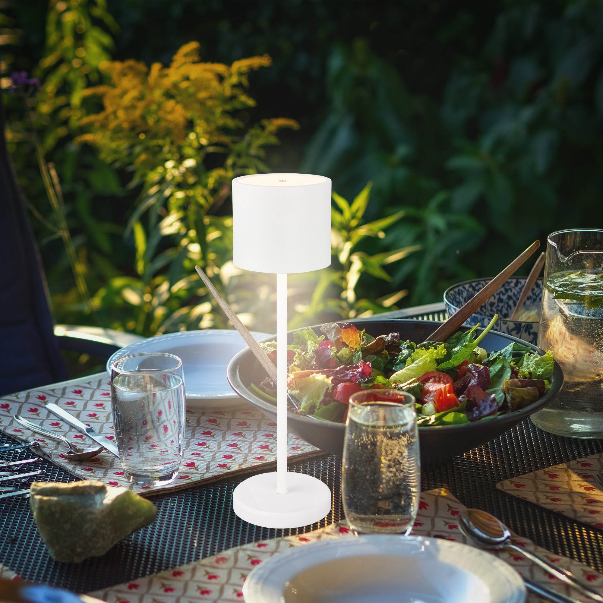 B.K.Licht Außen-Tischleuchte »BK_TL1607 Akku Tischlampe mit Ladestation, 3-Stufen Touchdimmer, IP44« LED-Modul 1 Stk. Extra-Warmweiß 3.000 K, 230 Lm, 2,5W, Akku wechselbar, max. 12h Leuchtdauer, Weiß