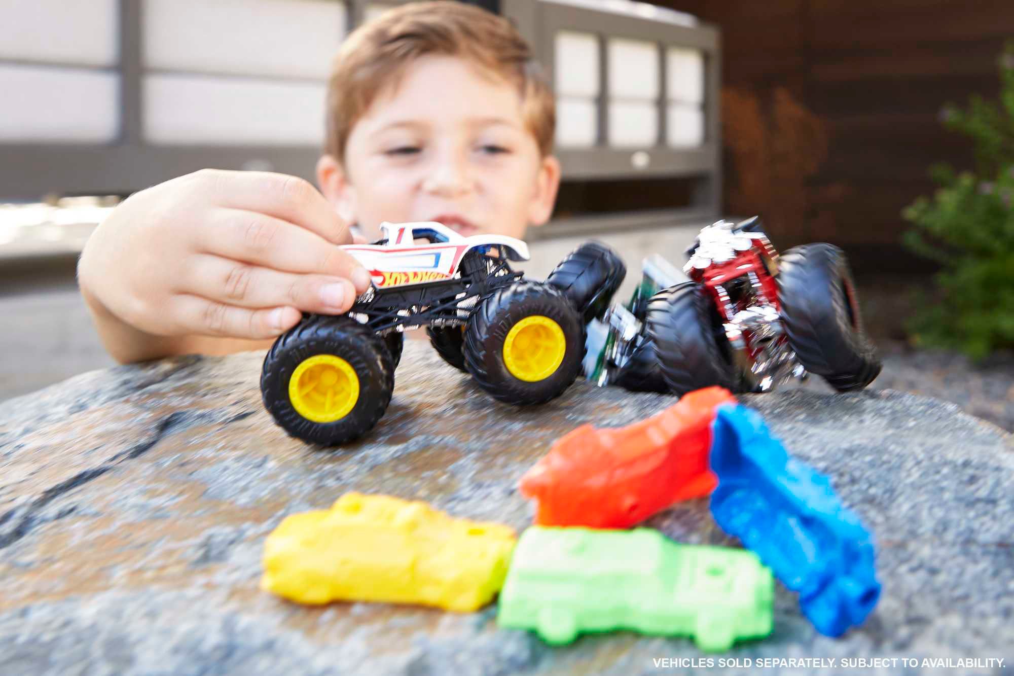 Hot Wheels Spielzeug-Monstertruck »Monster Trucks Die-Cast«, (Set, 2 tlg.), im Maßstab 1:64, sortiert