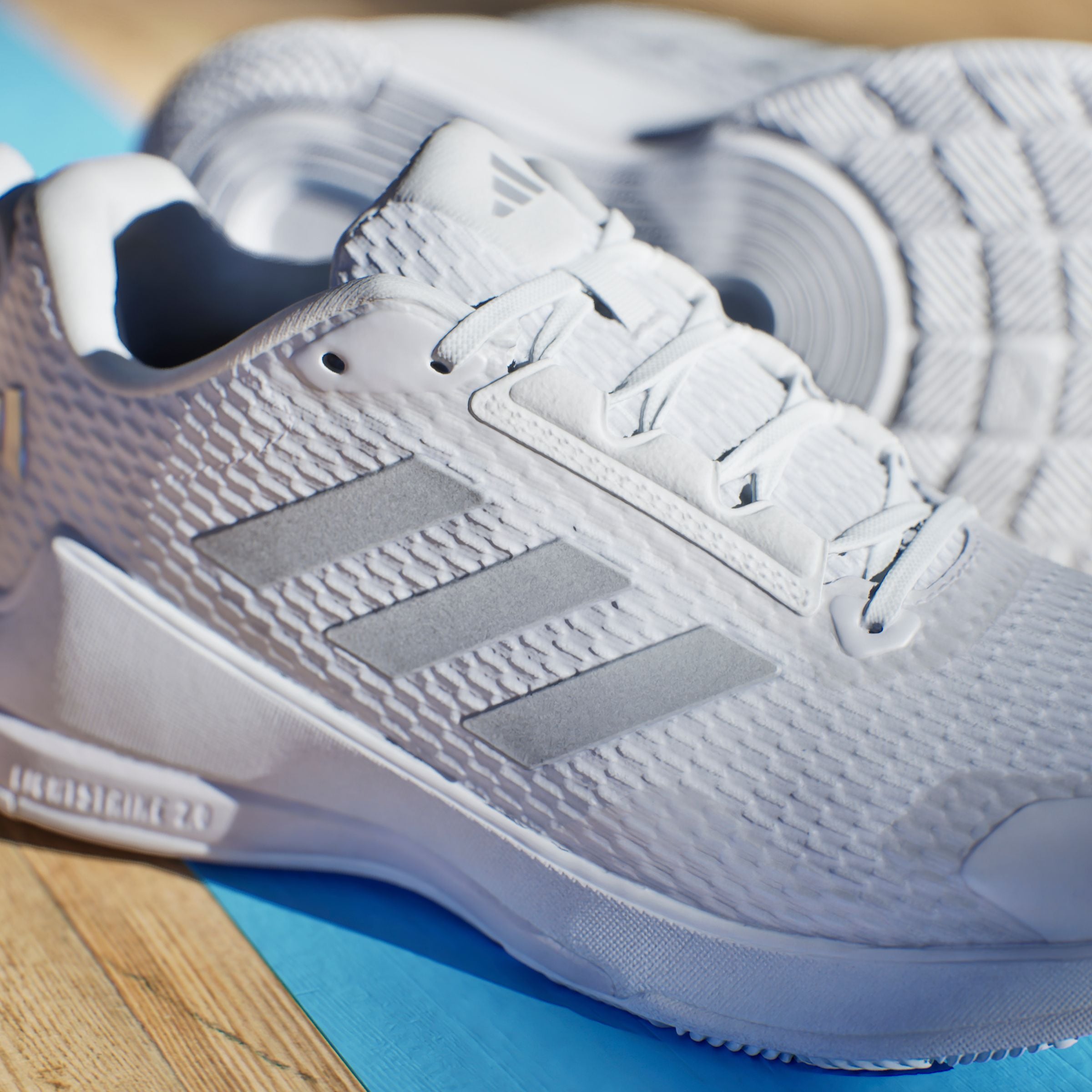 adidas Performance Hallenschuh »NOVAFLIGHT 2 INDOOR«, besonders geeignet für Volleyball und Basketball