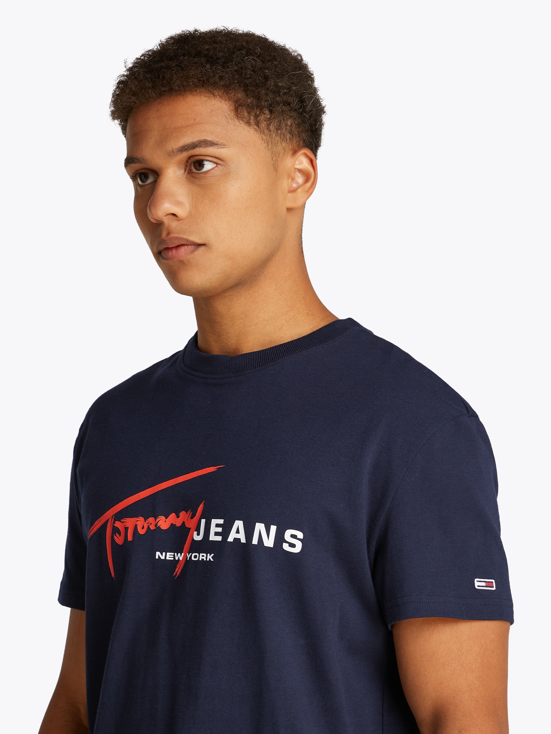 Tommy Jeans Kurzarmshirt »TJM REG SIGNTR DNA TEE EXT«, Mit Rundhalsausschnitt