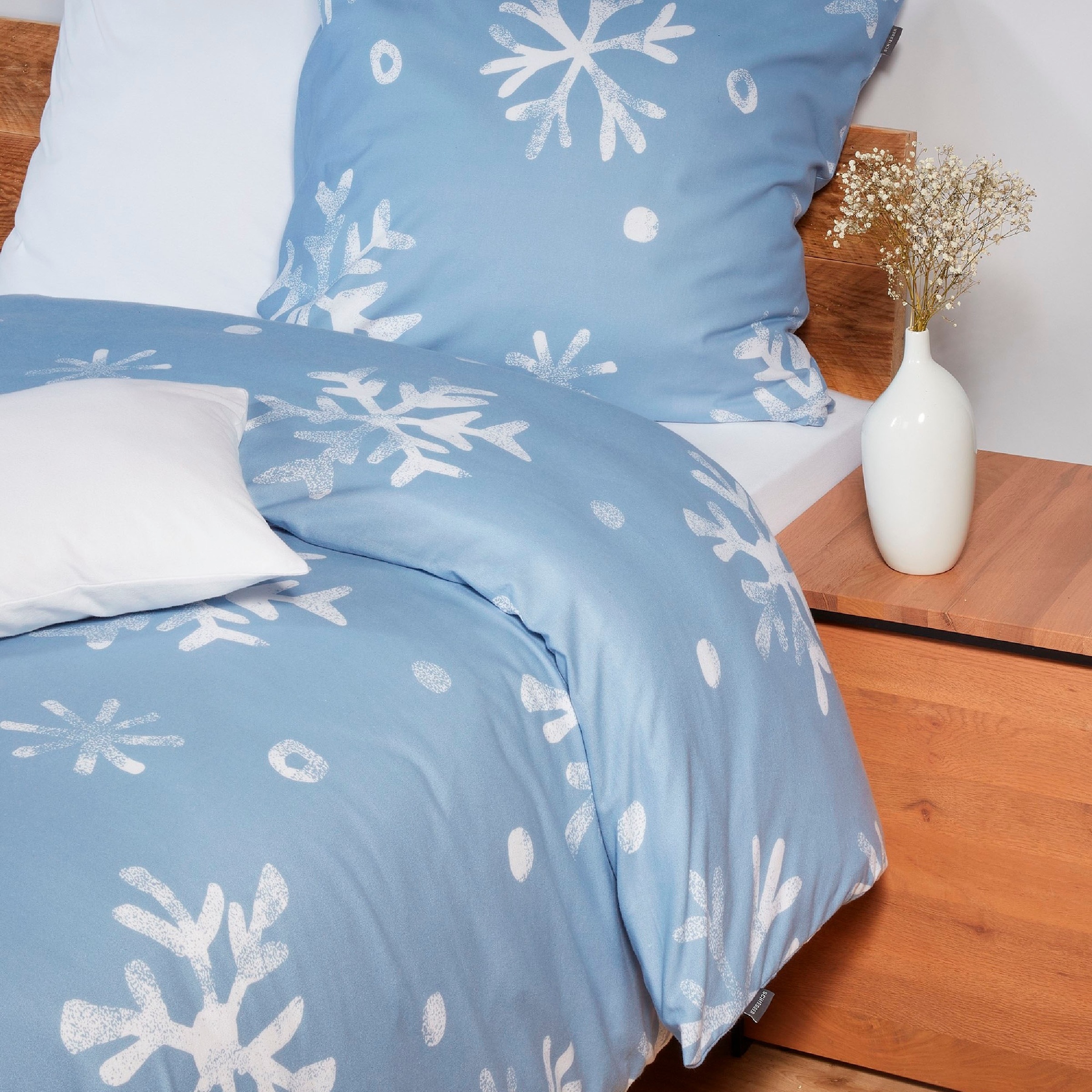 Schiesser Bettwäsche »Skadi aus weicher Baumwolle mit weißen Schneeflocken«, MADE IN GREEN by OEKO-TEX®-zertifiziert