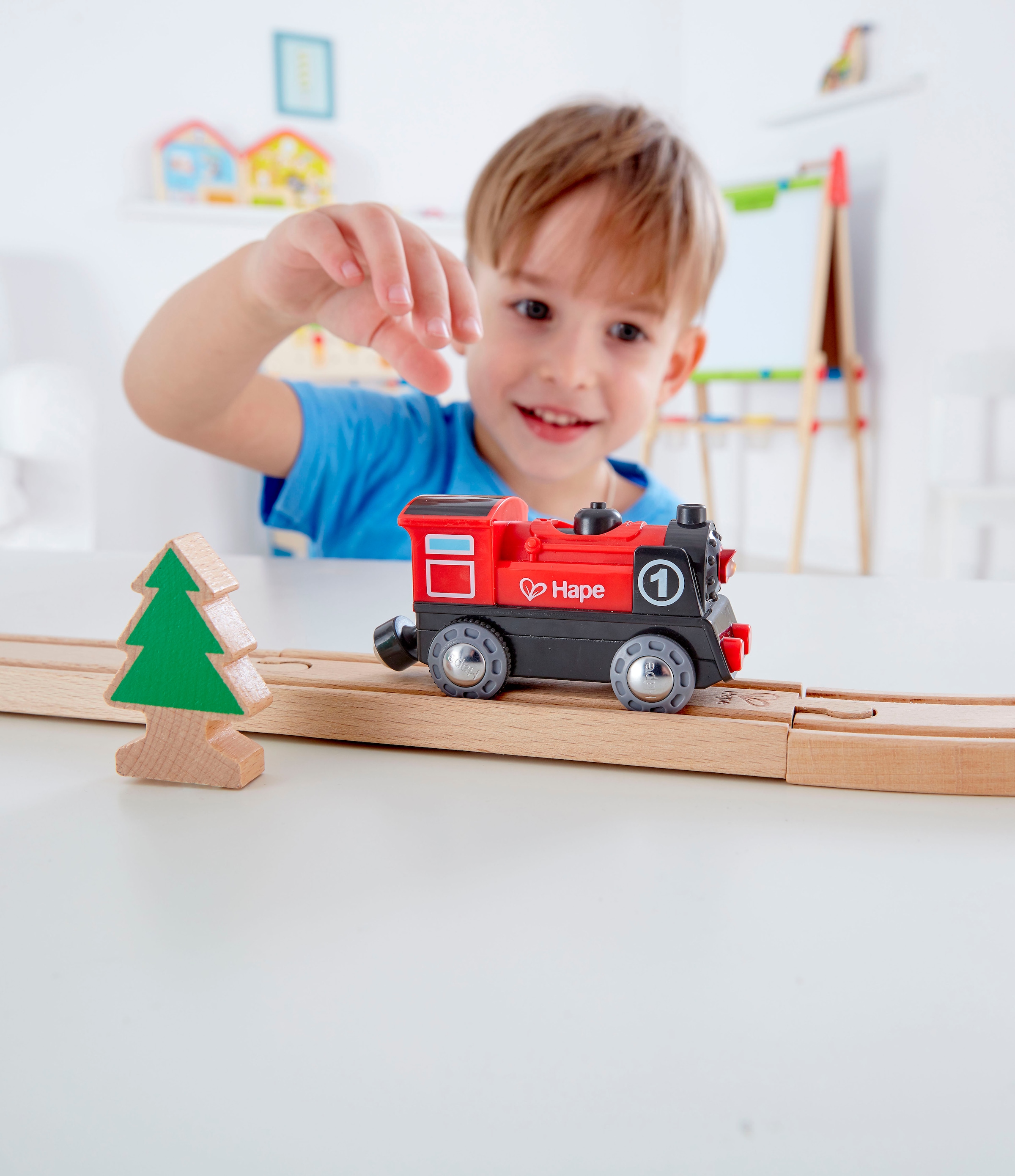 Hape Spielzeugeisenbahn-Lokomotive »Batteriebetriebene Lokomotive Nr. 1« mit Licht- und Soundeffekt
