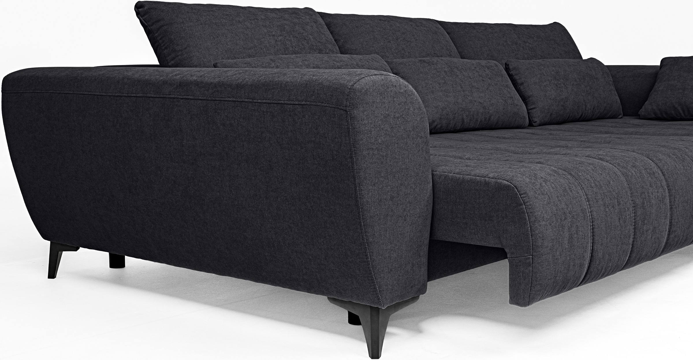 WERK2 Ecksofa »Garay, XXL-Liegefläche: elektrisch ausziehbar auf ca. 228×126 cm« Luxus in Übergröße: XXL-Liegefläche, Komfort-Ottomane & stilvolle Füße