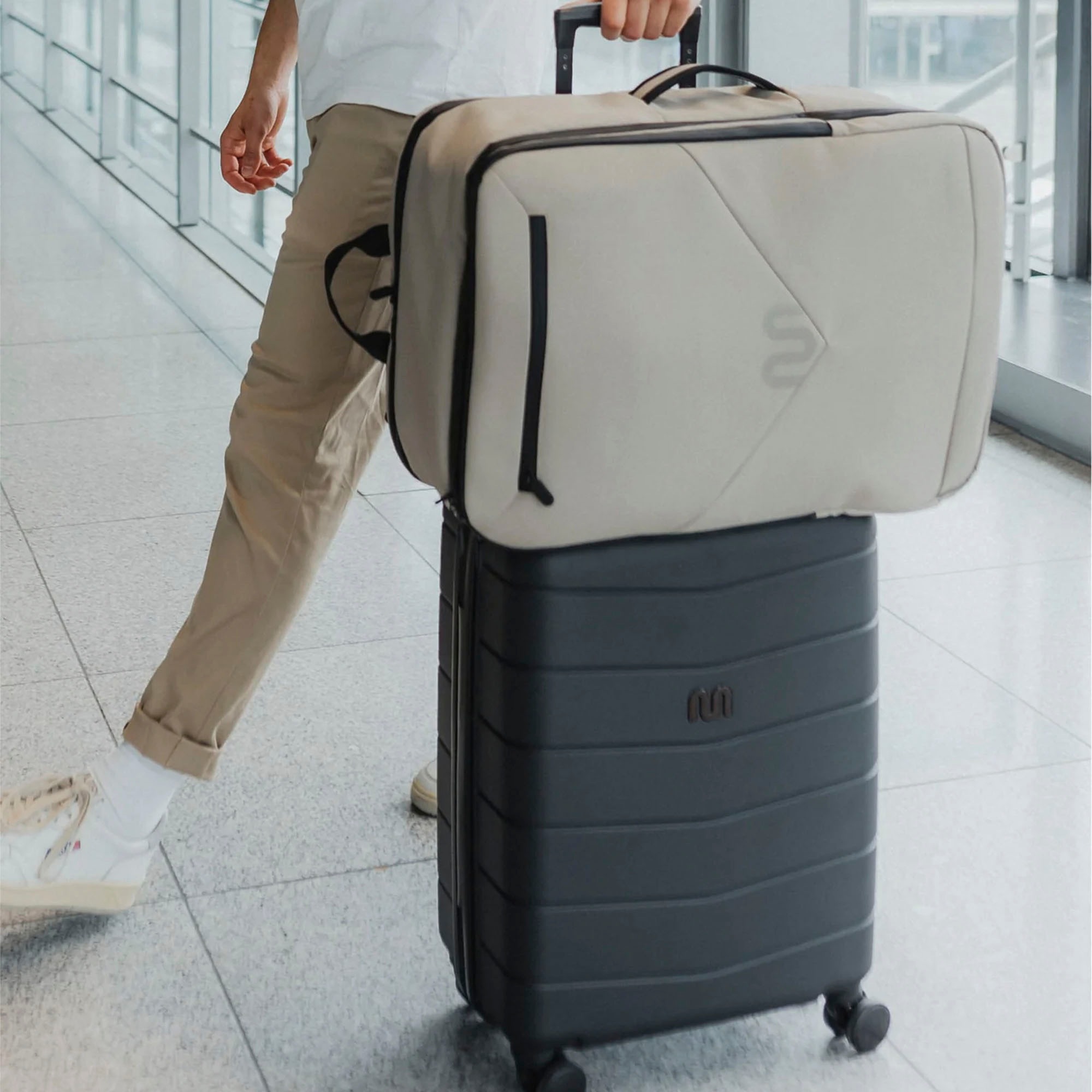 onemate Reiserucksack »grau«, erweiterbar; mit Laptopfach; aus recycelten  PET-Flaschen auf Rechnung kaufen | Rucksacktaschen