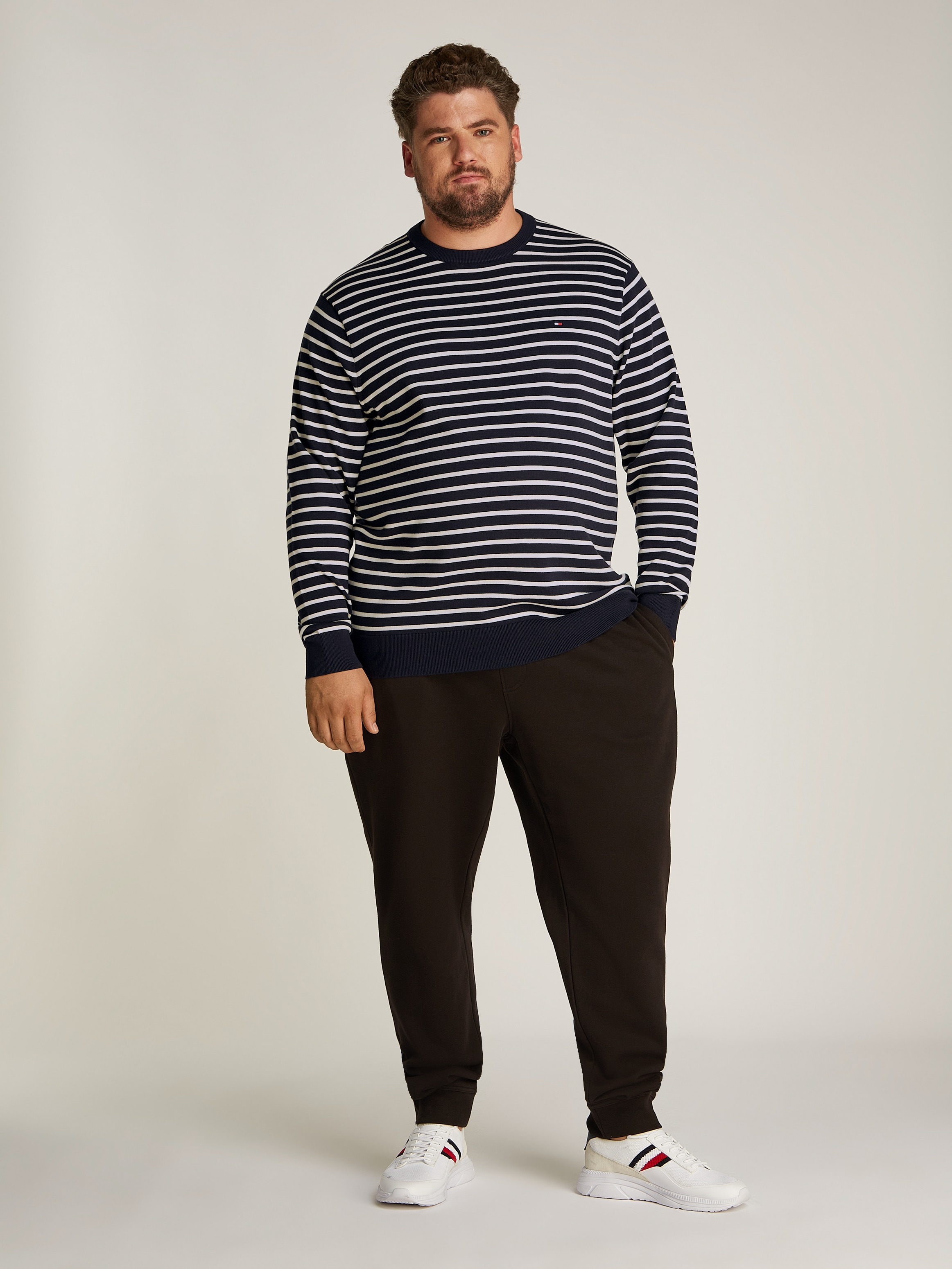 Tommy Hilfiger Big & Tall Rundhalspullover »BT-ESSENTIAL COTTON CREW NECK-B«, in Großen Größen, Logostickerei