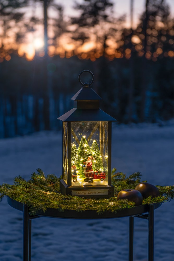KONSTSMIDE LED Laterne »Weihnachtsmann mit Kind und Weihnachtsbaum, Weihnachtsdeko aussen«, mit 8h Timer, mit sechs rotierenden und 25 statischen LED