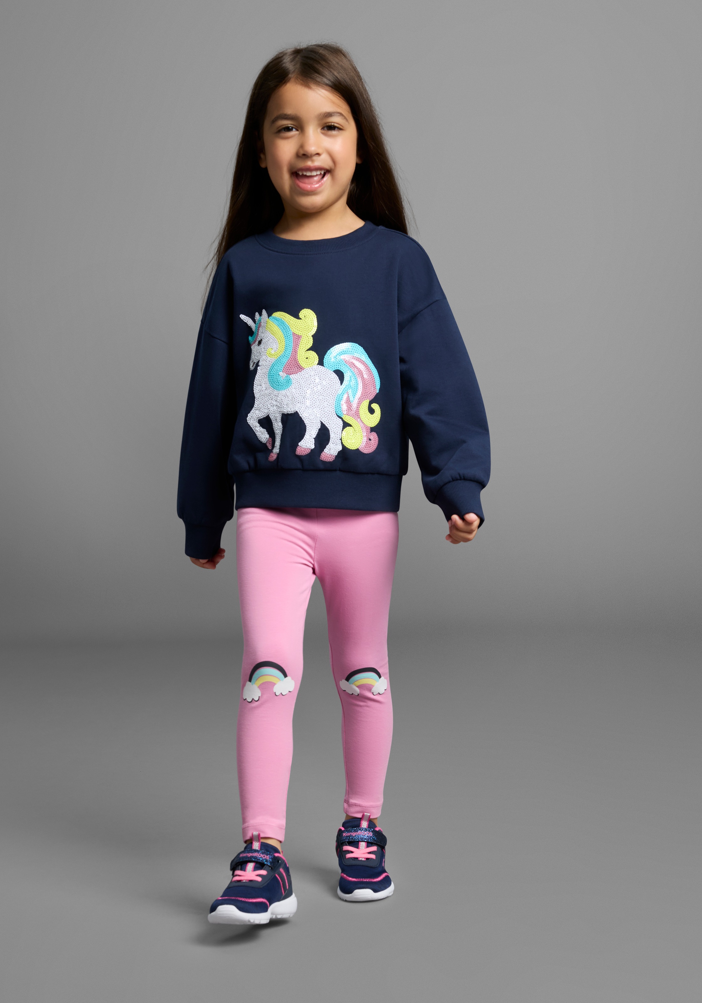 KIDSWORLD Sweatshirt »Einhorn-Applikation für kleine Mädchen«, Sweatshirt  mit schimmernden Pailletten-Applikationen
