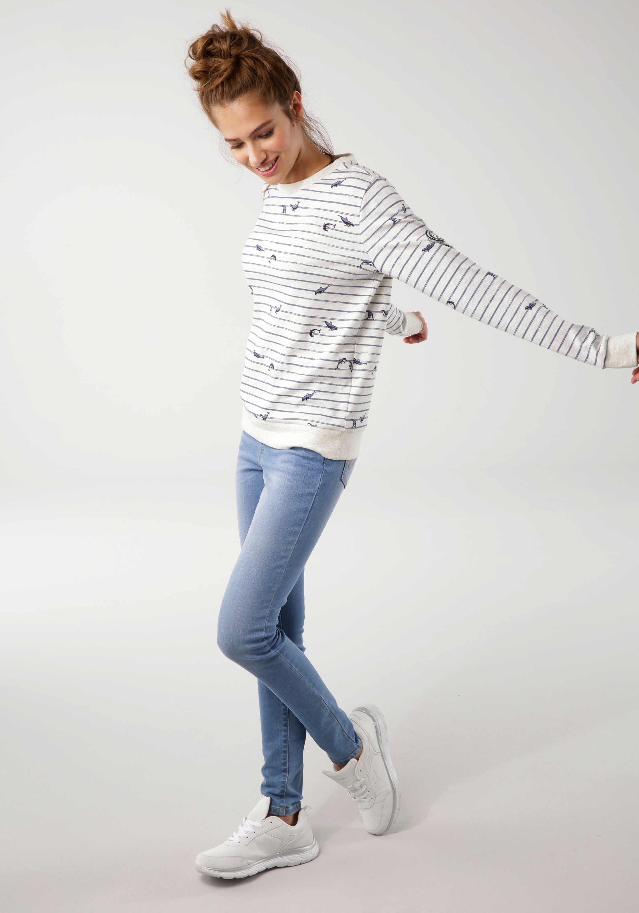 KangaROOS Sweatshirt, Langarm, figurumspielender Schnitt, Rundhalsausschnitt