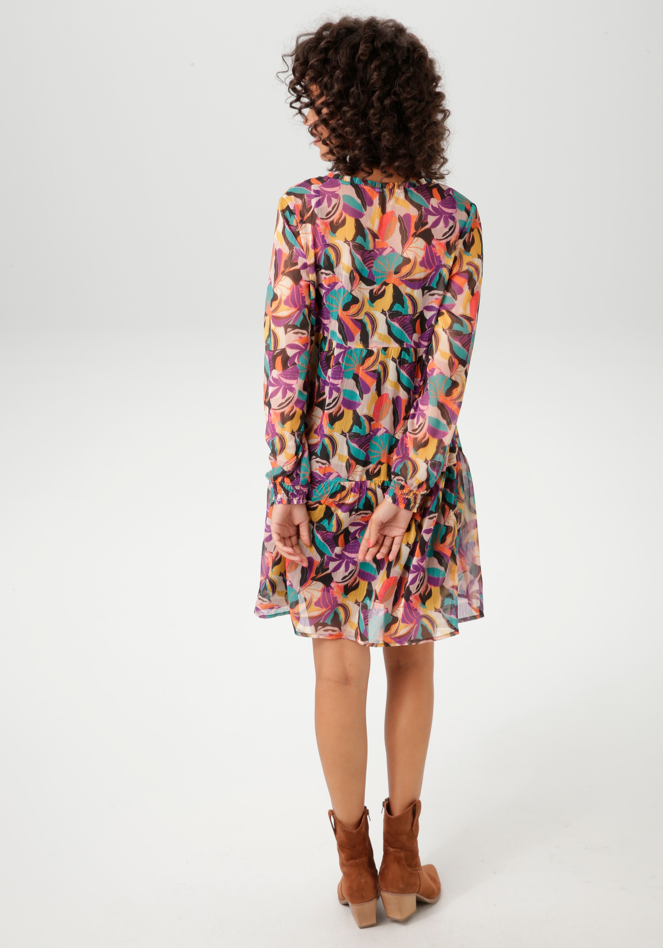 Aniston CASUAL Blusenkleid, (mit Jersey-Unterkleid), mit farbenfrohen, extravaganten Blättern bedruckt
