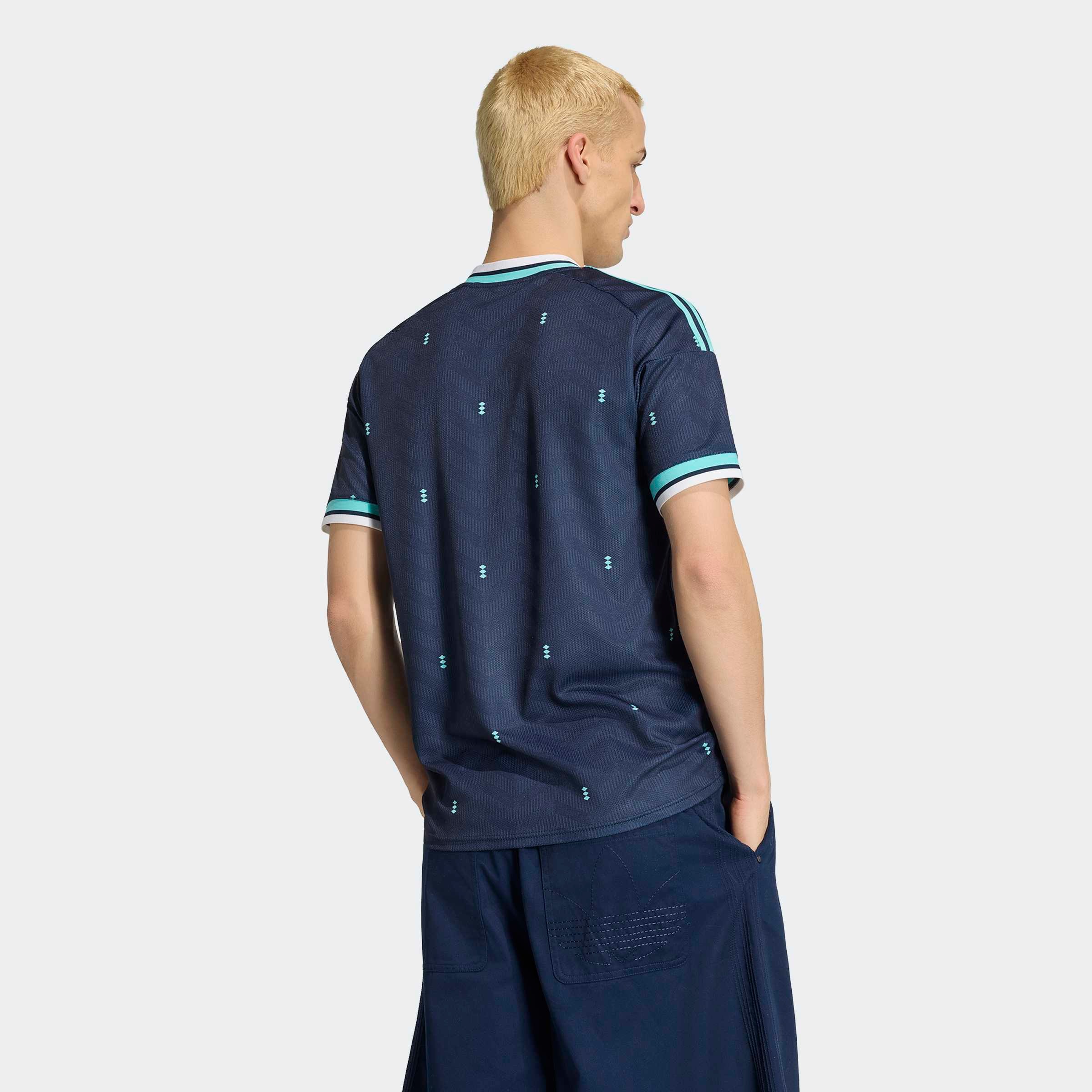 adidas Performance Fußballtrikot »DEUTSCHLAND 26 AUSWÄRTSTRIKOT« mit Climacool® Technologie, V-Ausschnitt, mit geripptem Bund