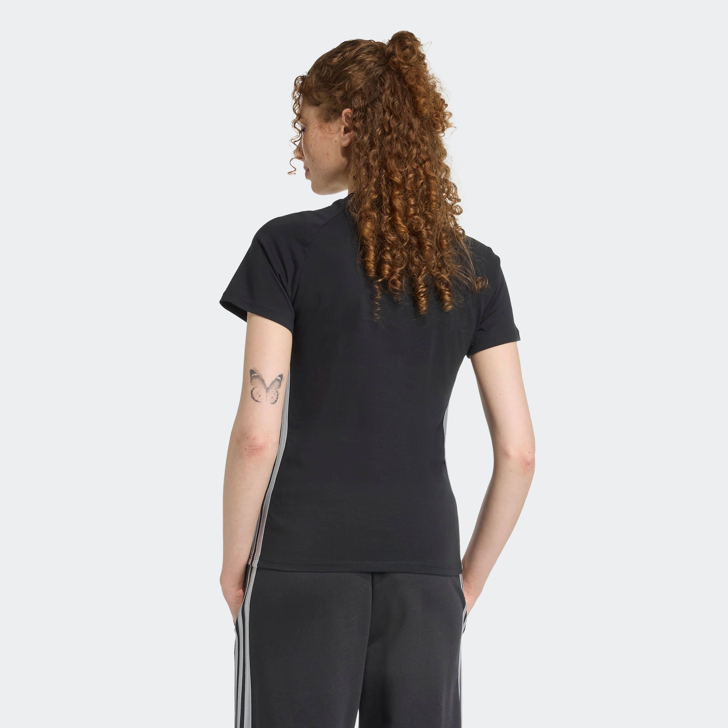 adidas Sportswear T-Shirt »HOLIDAY 3-STREIFEN SCHMAL GESCHNITTENES« schmal geschnittene Passform, Rundhalsausschnitt