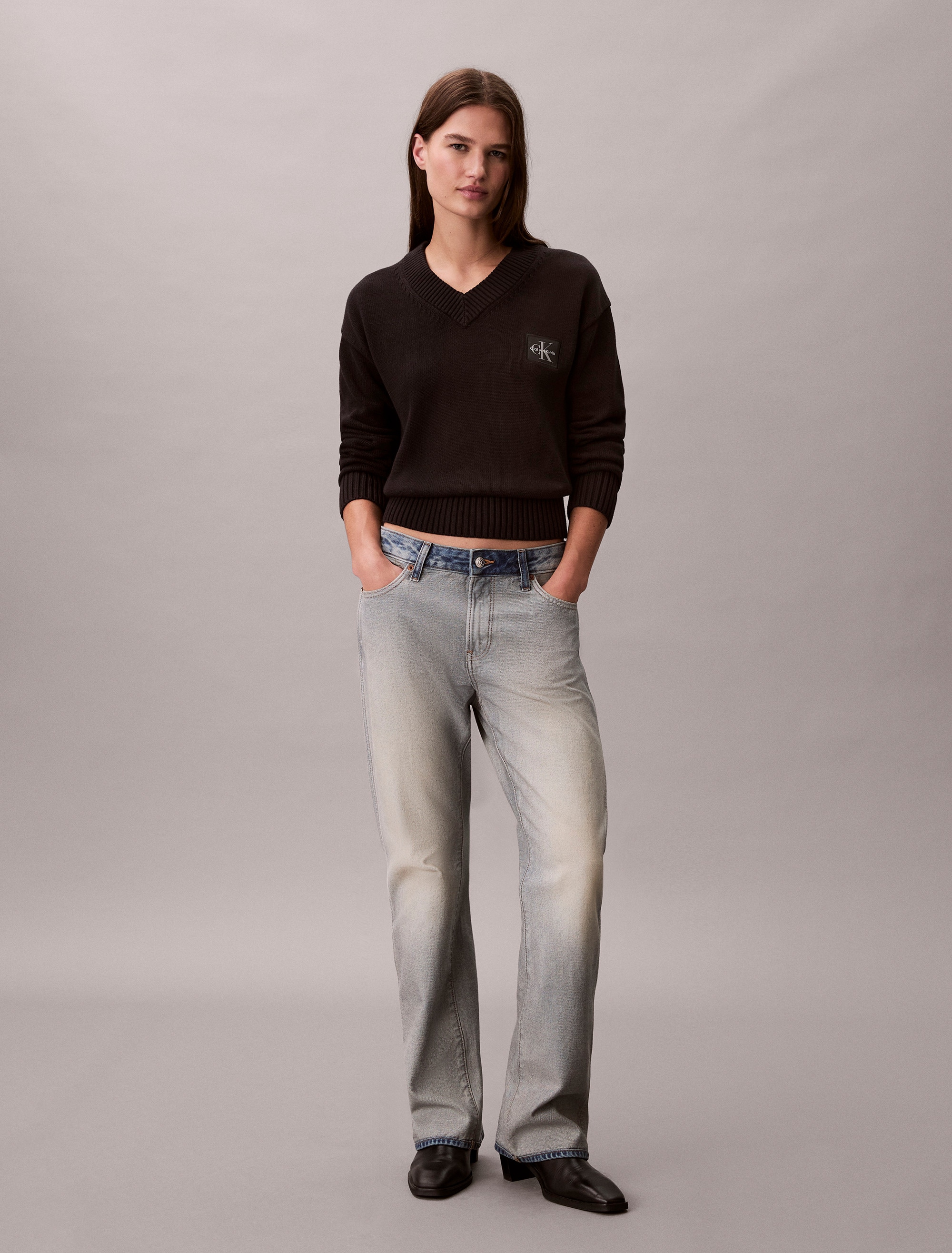 Calvin Klein Jeans V-Ausschnitt-Pullover Feinstrick, taillenlang