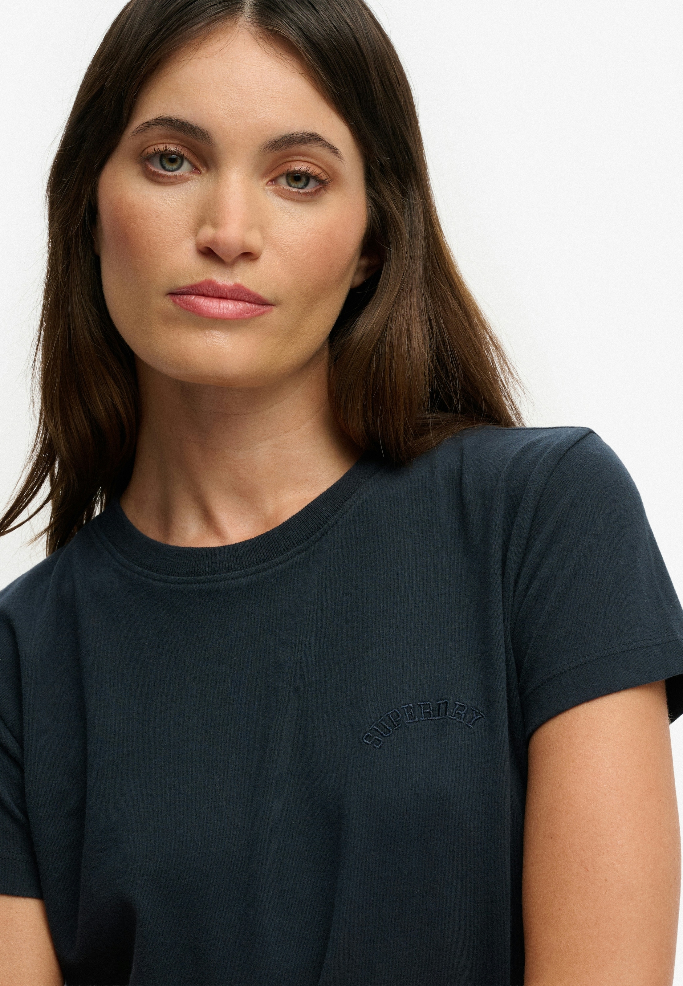 Superdry Kurzarmshirt »SU-ESSENTIAL LOGO 90'S T SHIRT« angenehmes Tragegefühl durch besonders weiche Haptik