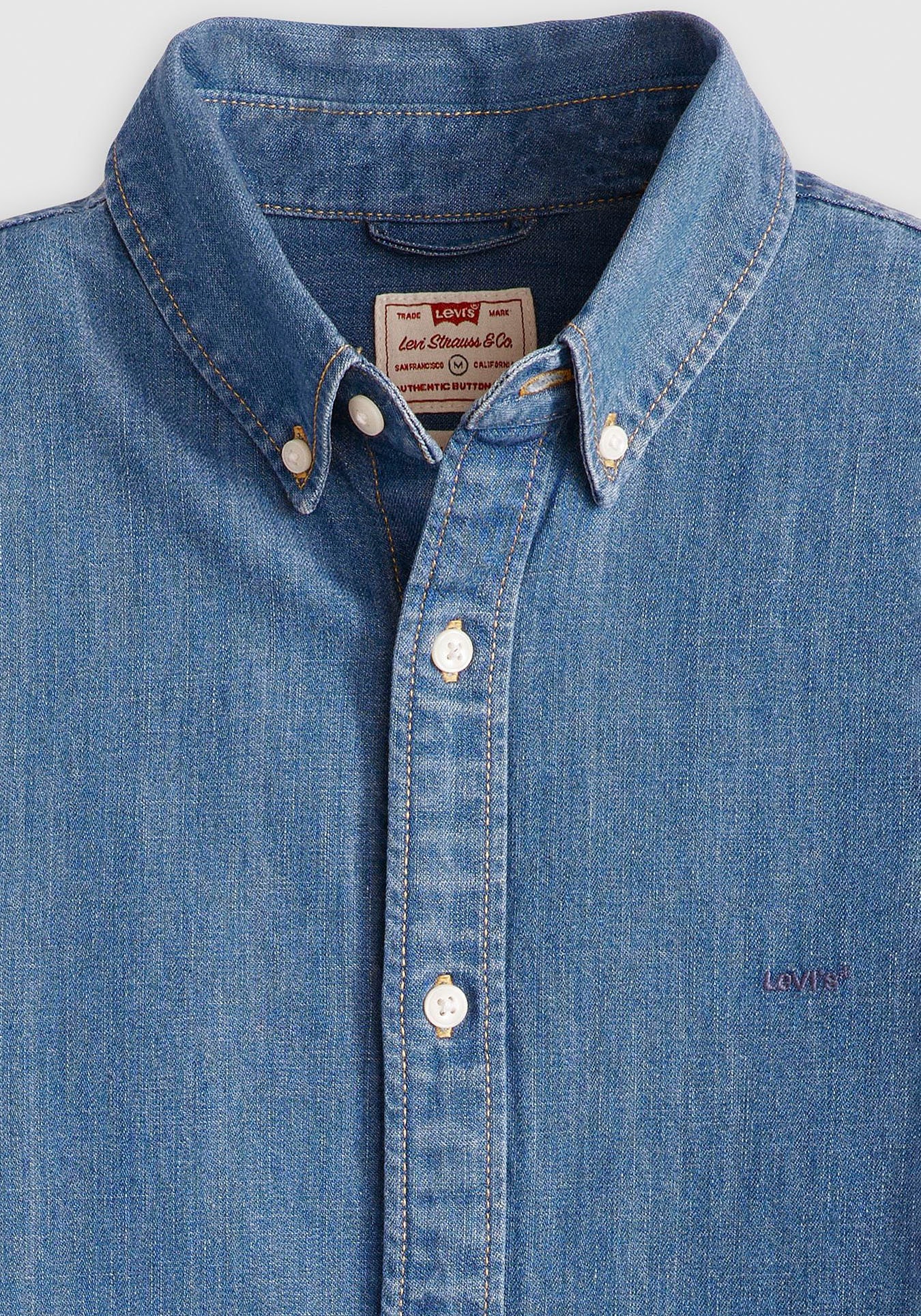 Levi's® Langarmhemd »AUTHENTIC BUTTON DOWN« mit Ton-in-Ton Logostickerei auf der Brust