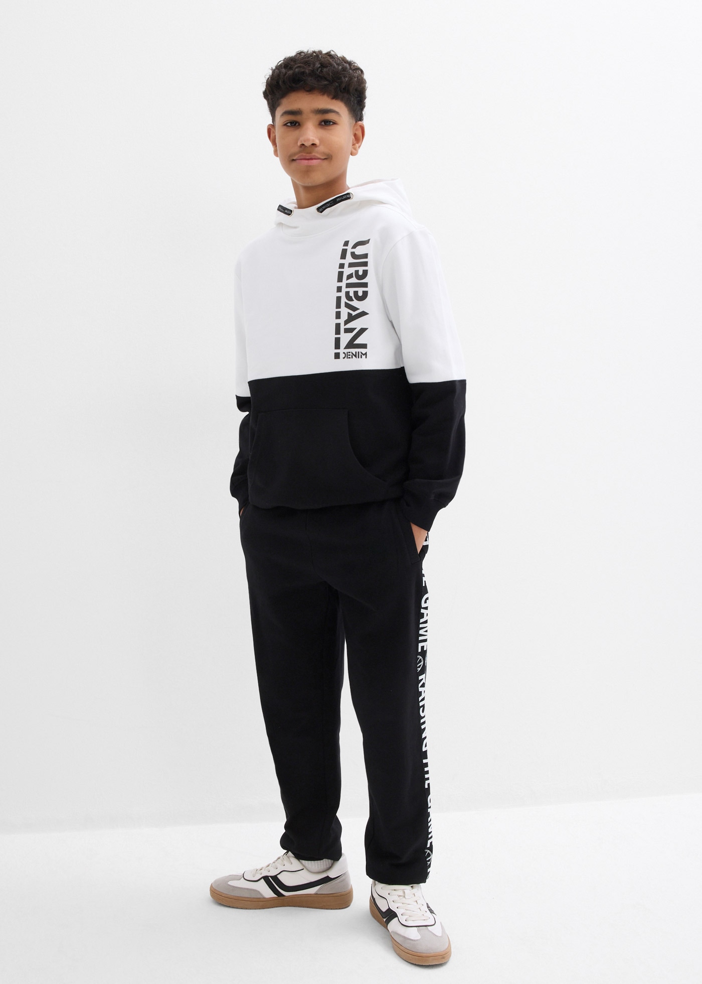 bonprix Kapuzensweatshirt »Hoodie aus reiner Baumwolle«, im Colorblocking-Stil und mit Print
