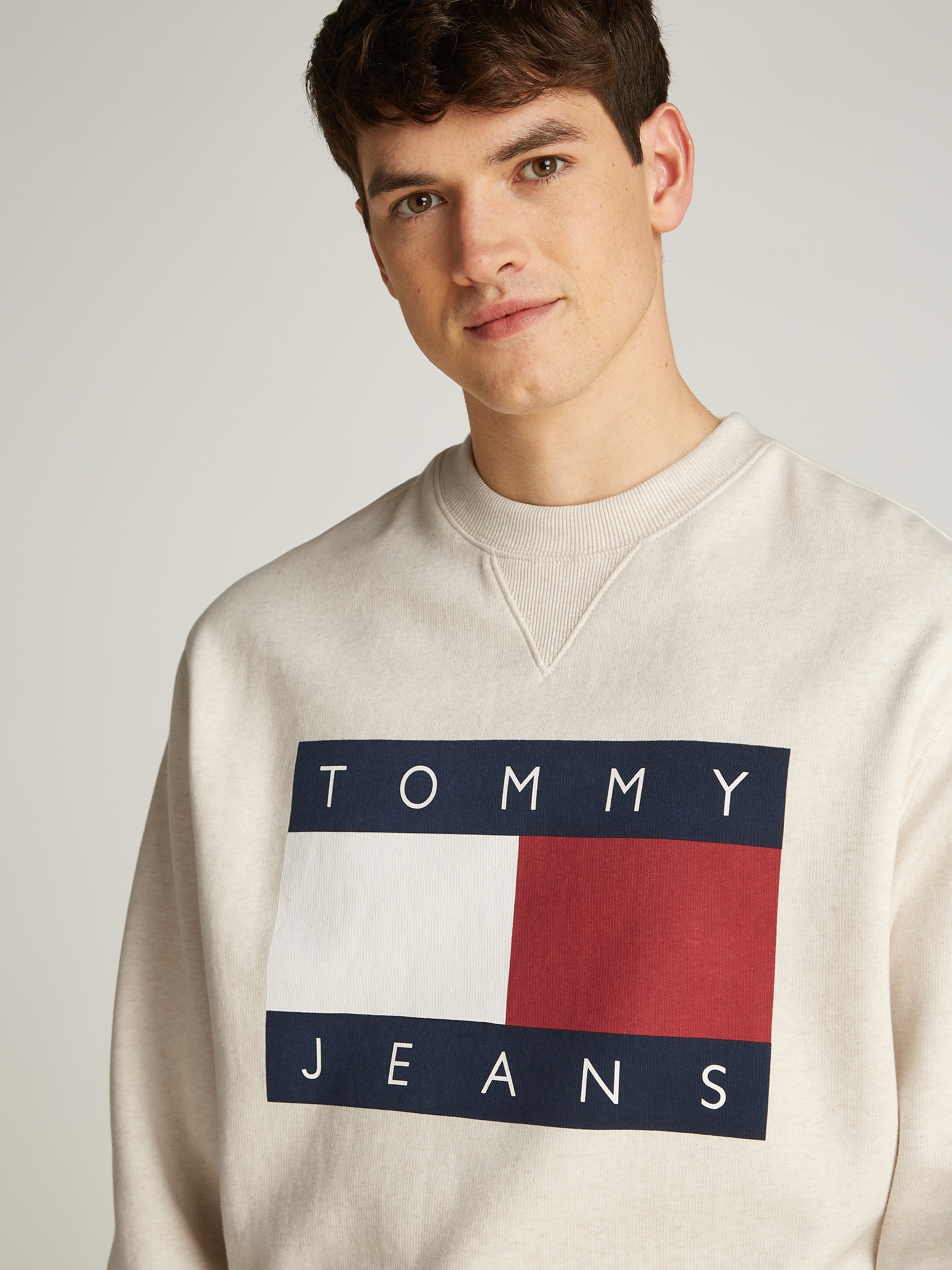Tommy Jeans Sweatshirt »TJM MELANGE FLAG CREW«, mit großem Logo