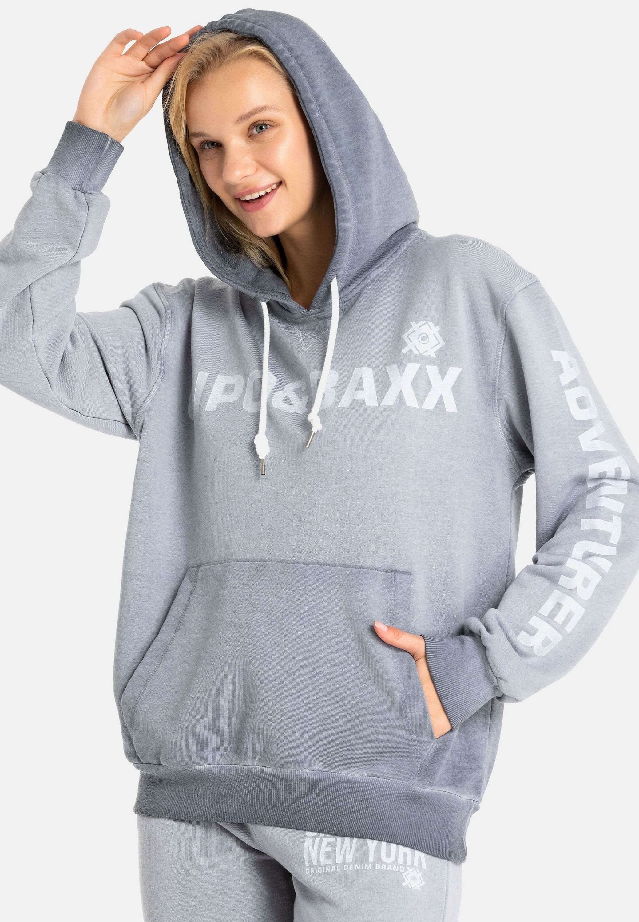 Cipo & Baxx Trainingsanzug »Cipo & Baxx Trainingsanzug« 2 im modischen Design, WLR148