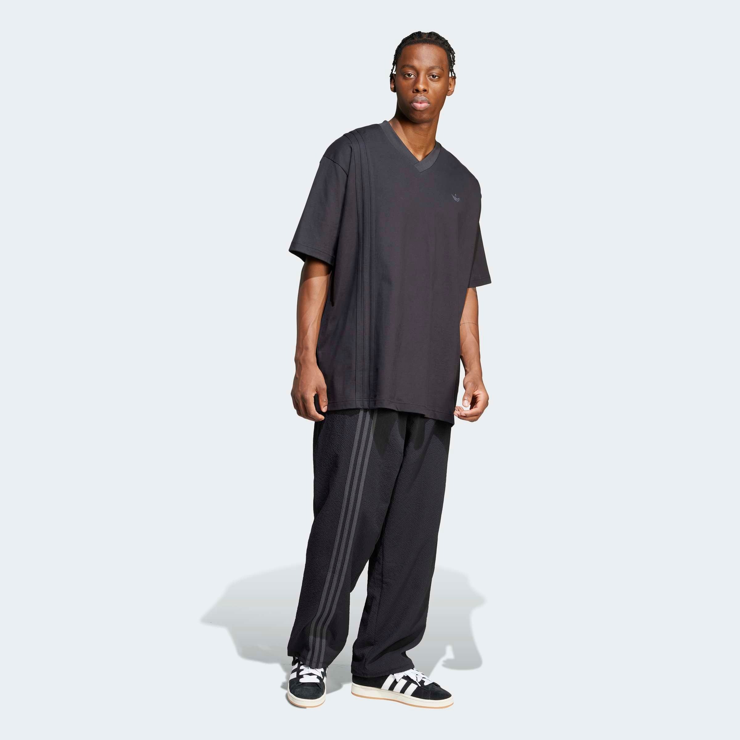 adidas Originals T-Shirt »FRONT 3-STREIFEN« mit V-Ausschnitt, seitlich versetzte 3-Streifen, aus 100 % Baumwolle