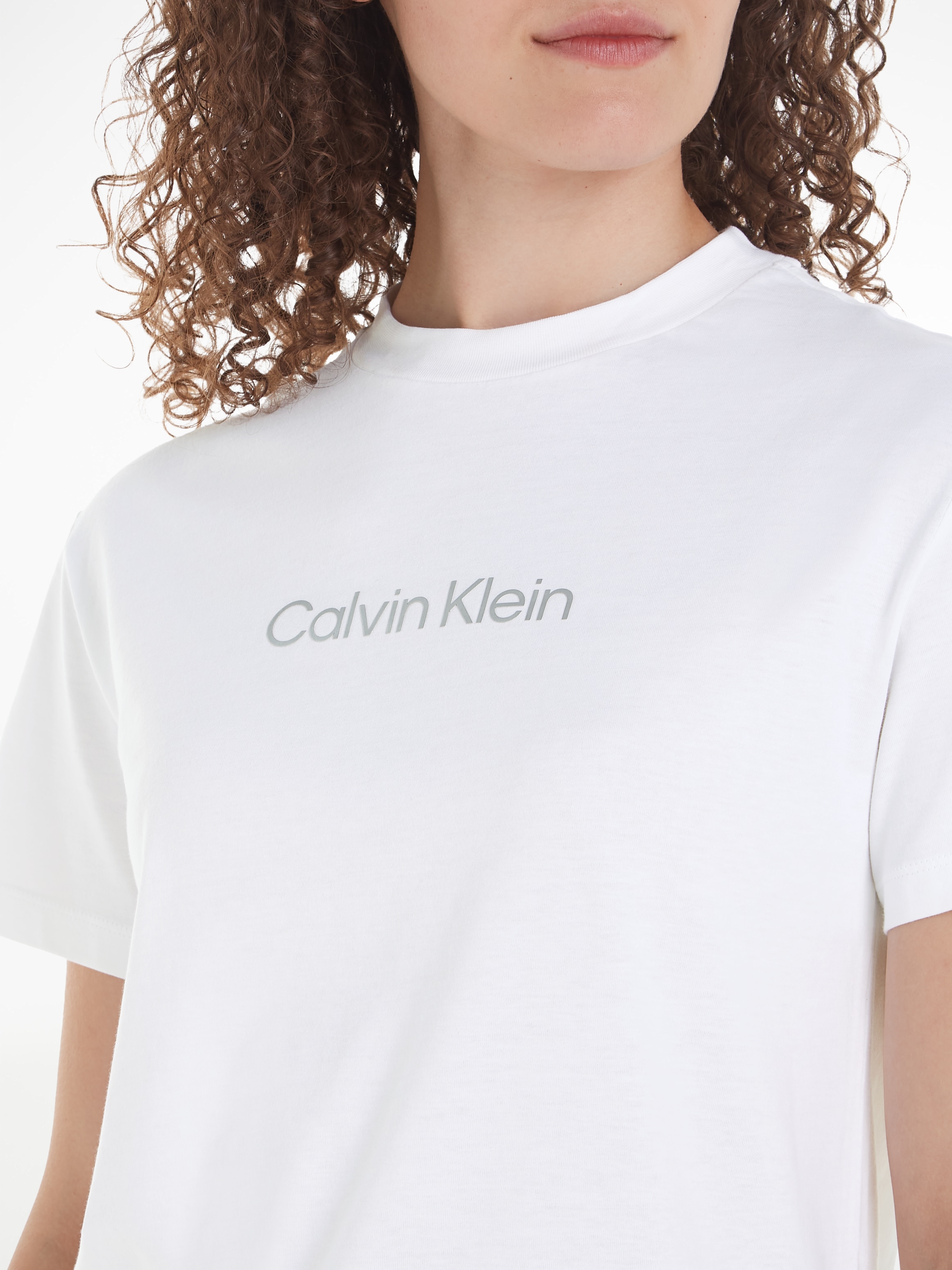Calvin Klein T-Shirt LOGO Brust der ♕ bei »HERO auf Klein METALLIC mit Print Calvin T-SHIRT«