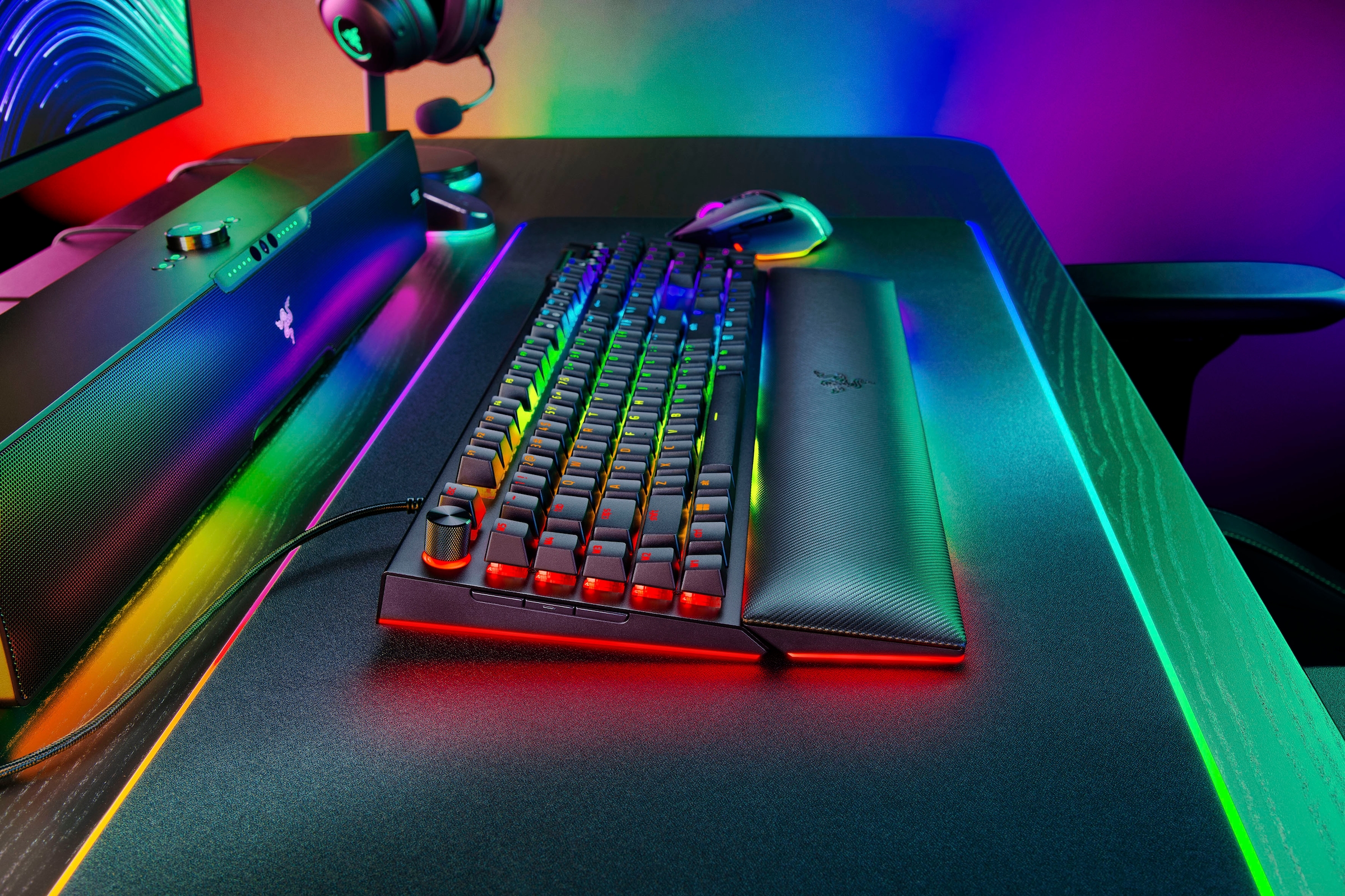 RAZER Gaming-Tastatur »BlackWidow V4 Pro Green Switch«, (Fn-Tasten-Gaming-Modus-Ziffernblock-Makrotasten-Multimedia-Tasten-Handgelenkauflage)