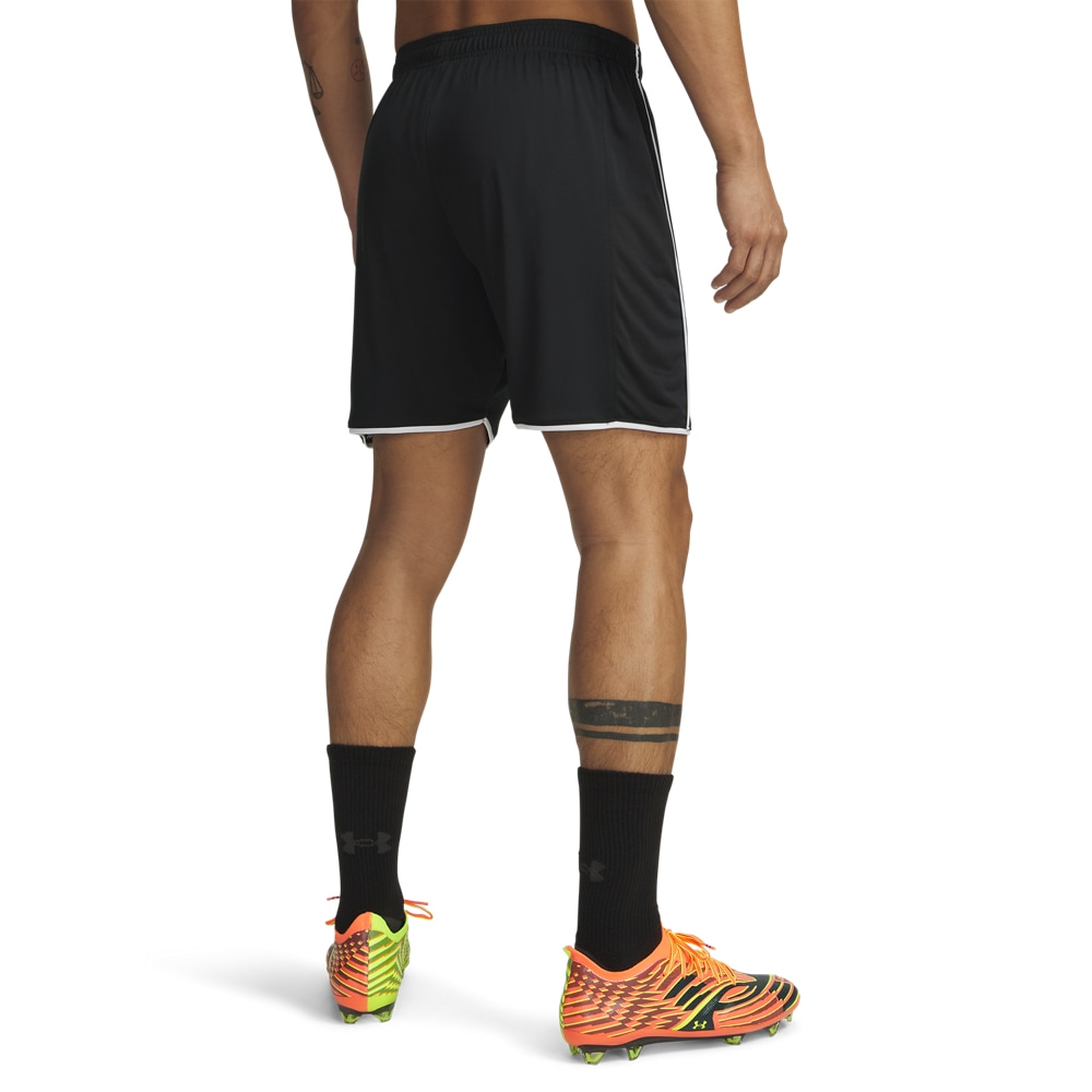 Under Armour® Trainingsshorts »UA M CHALLENGER TRAIN SHORT«  für vielseitige Aktivitäten, leichtes Material, Sportmode-Design