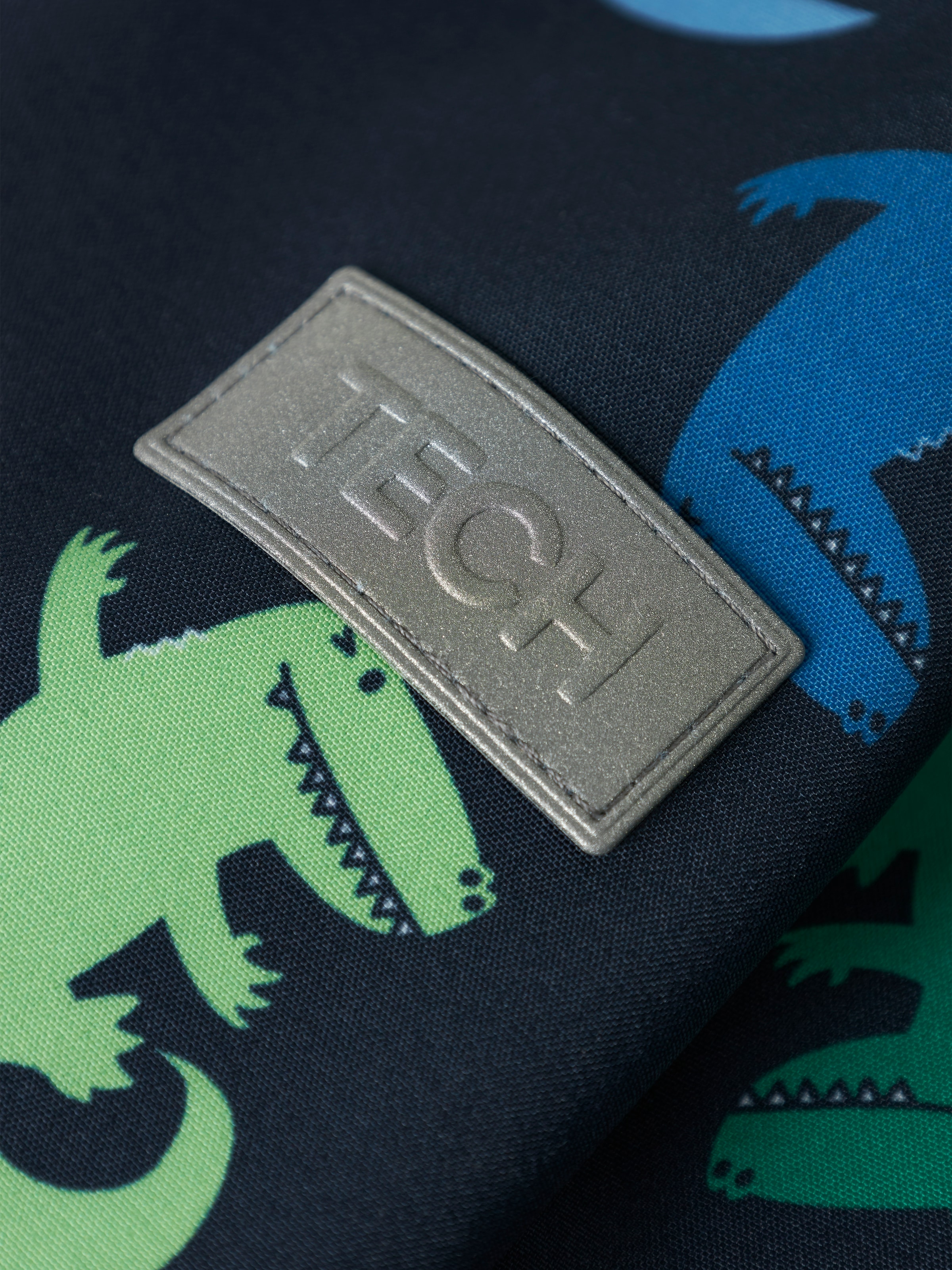 Name It Softshelljacke »NMMMALTA05 SOFTSHELL JACKET AOP FO« mit Kapuze Dekorative, reflektierende Details