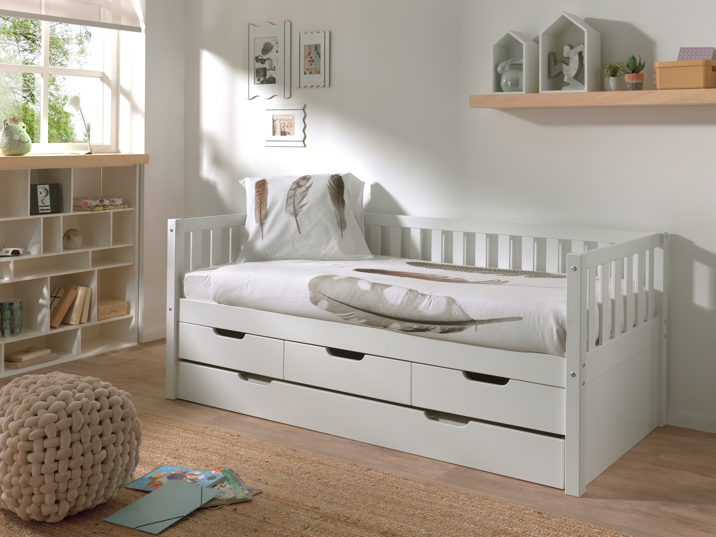 Vipack Einzelbett »mit Schubladen, Kiefer massiv, viel Stauraum und zeitloses Design«, (B/H/T ca. 211,2x85,5x97,8cm, Ausf. Milky Pine oder Weiß), inkl. Rolllattenrost, mit oder ohne Bettschublade