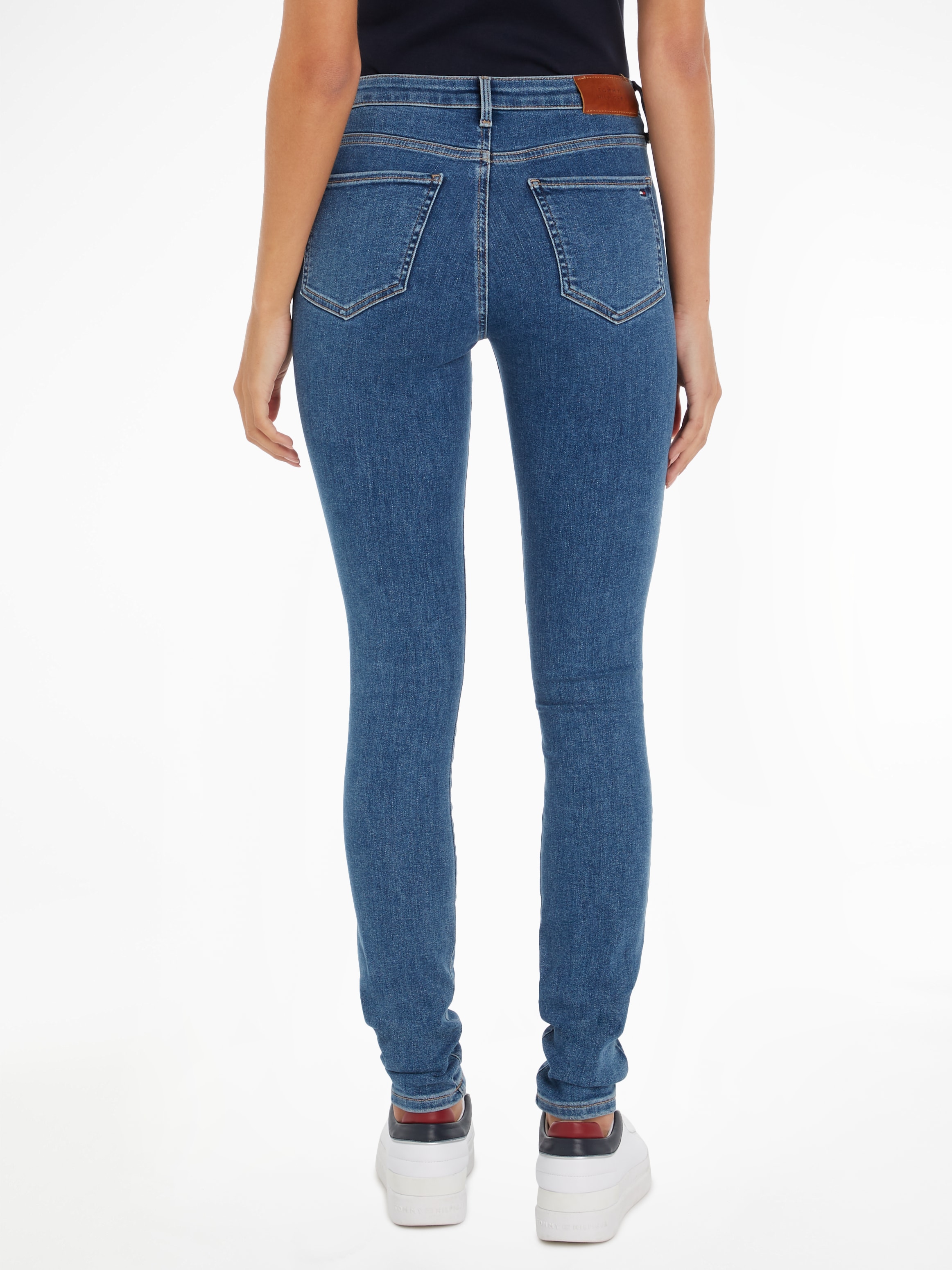 Tommy Hilfiger Skinny-fit-Jeans »COMO SKINNY RW BLACK«, mit Tommy Hilfiger Logo-Badge